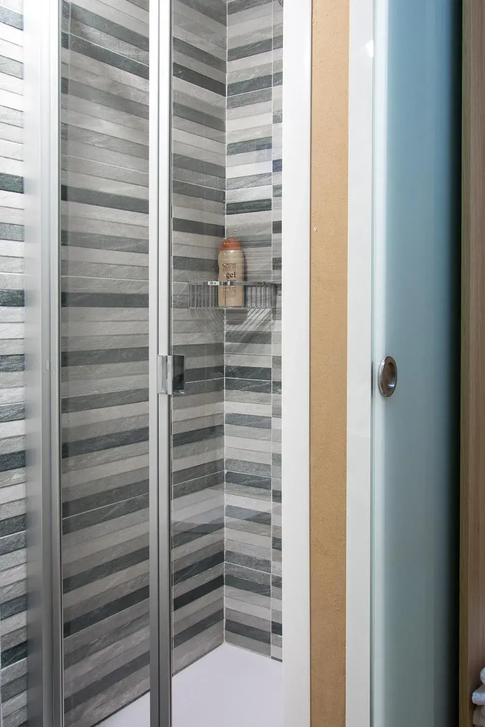 Twin Room with Extra Bed (3 Adults) in Pensión Laurel Self Check-in Twin Room with Extra Bed (3 Adults) in Pensión Laurel Self Check-in