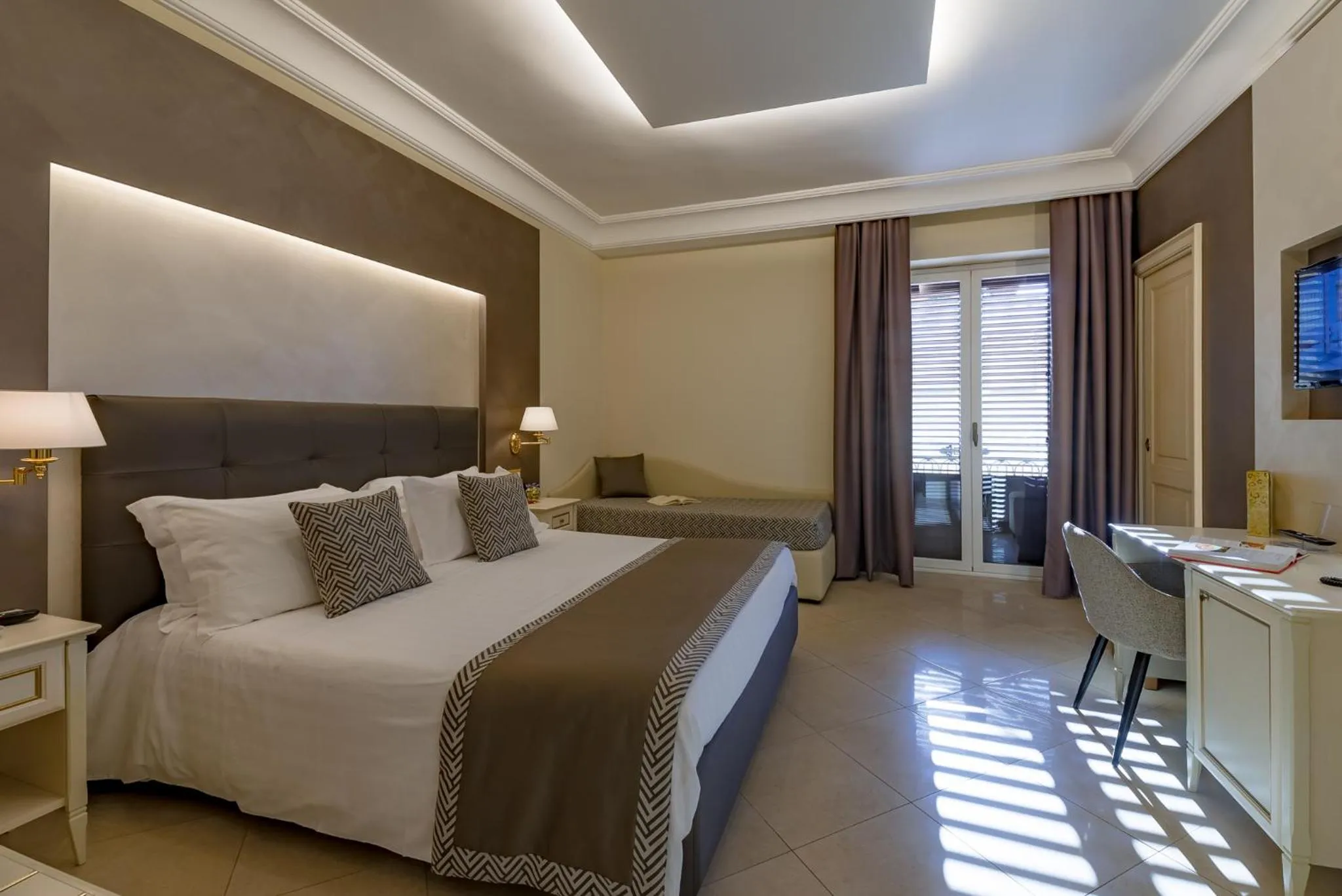 Seating area, Bed in Vittorio Emanuele Boutique Hotel