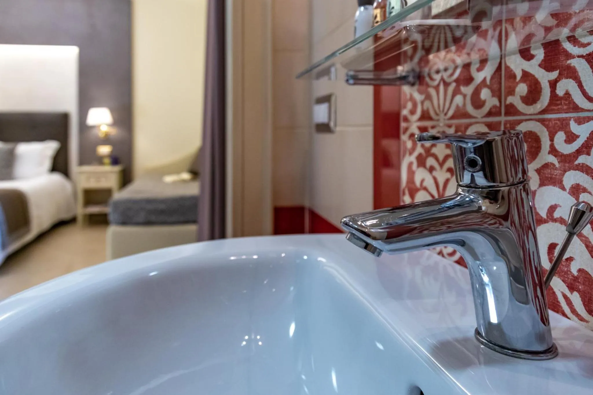 Bath, Bed in Vittorio Emanuele Boutique Hotel