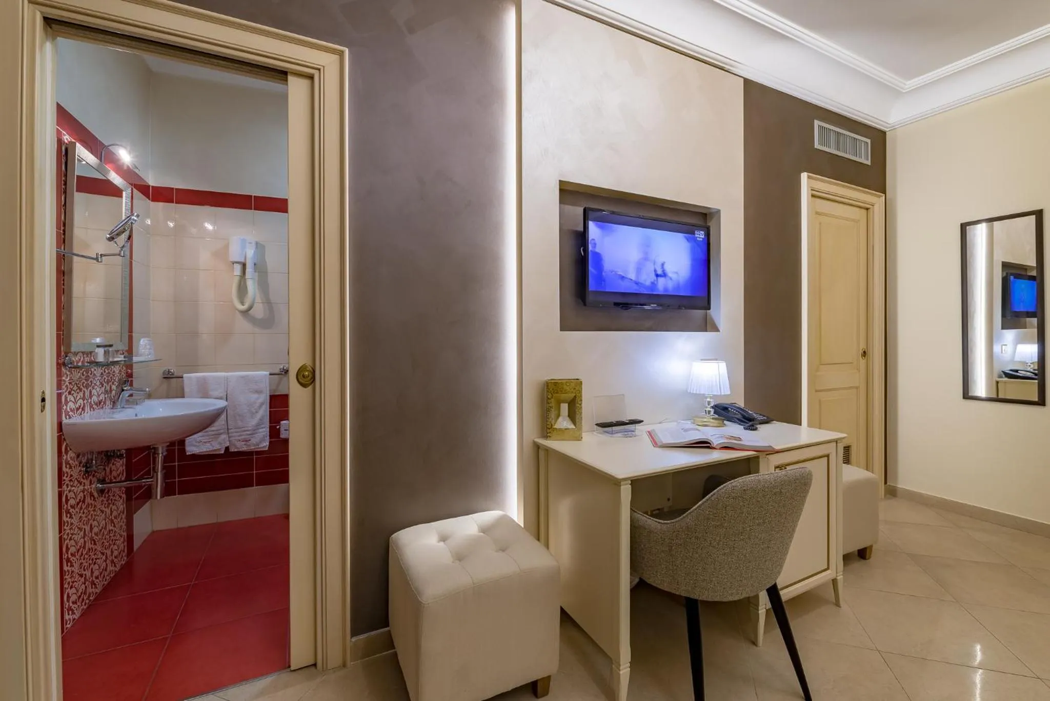 Bedroom, Bed in Vittorio Emanuele Boutique Hotel