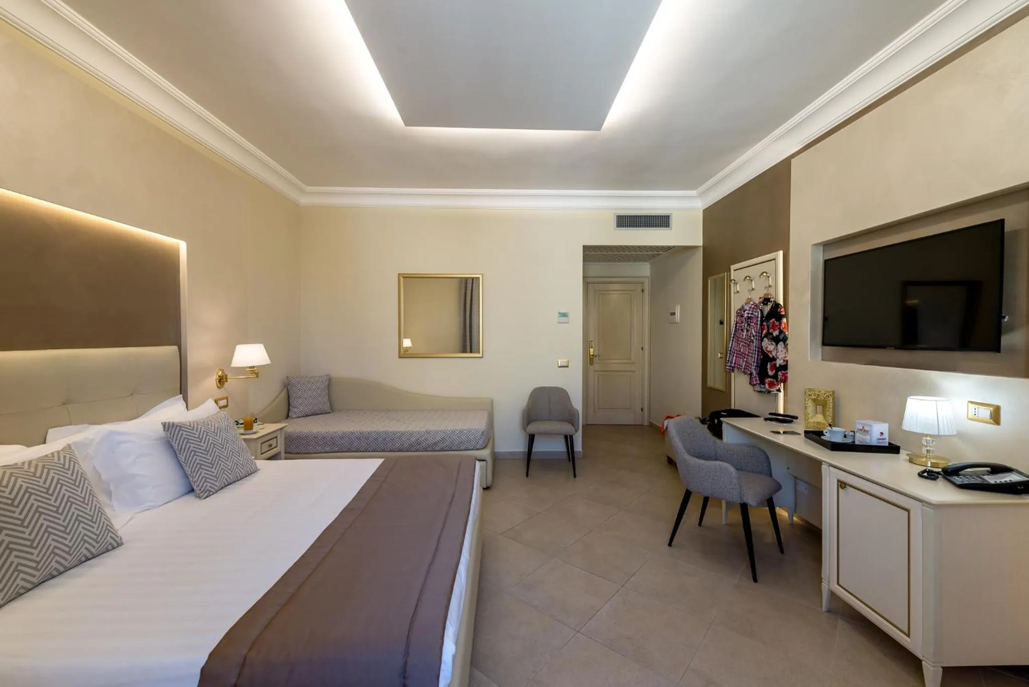 Living room, Bed in Vittorio Emanuele Boutique Hotel