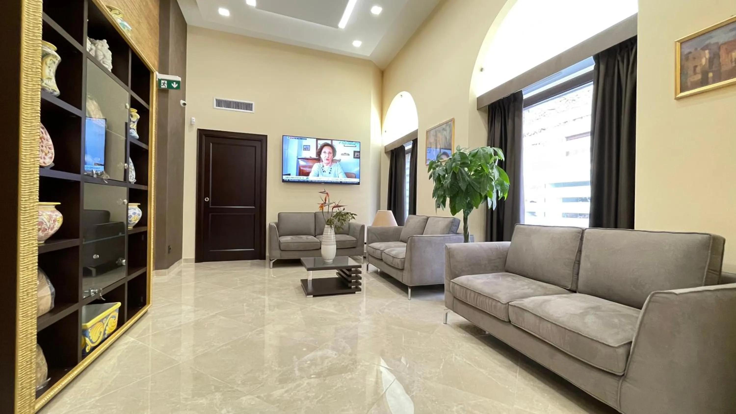 Communal lounge/ TV room in Vittorio Emanuele Boutique Hotel