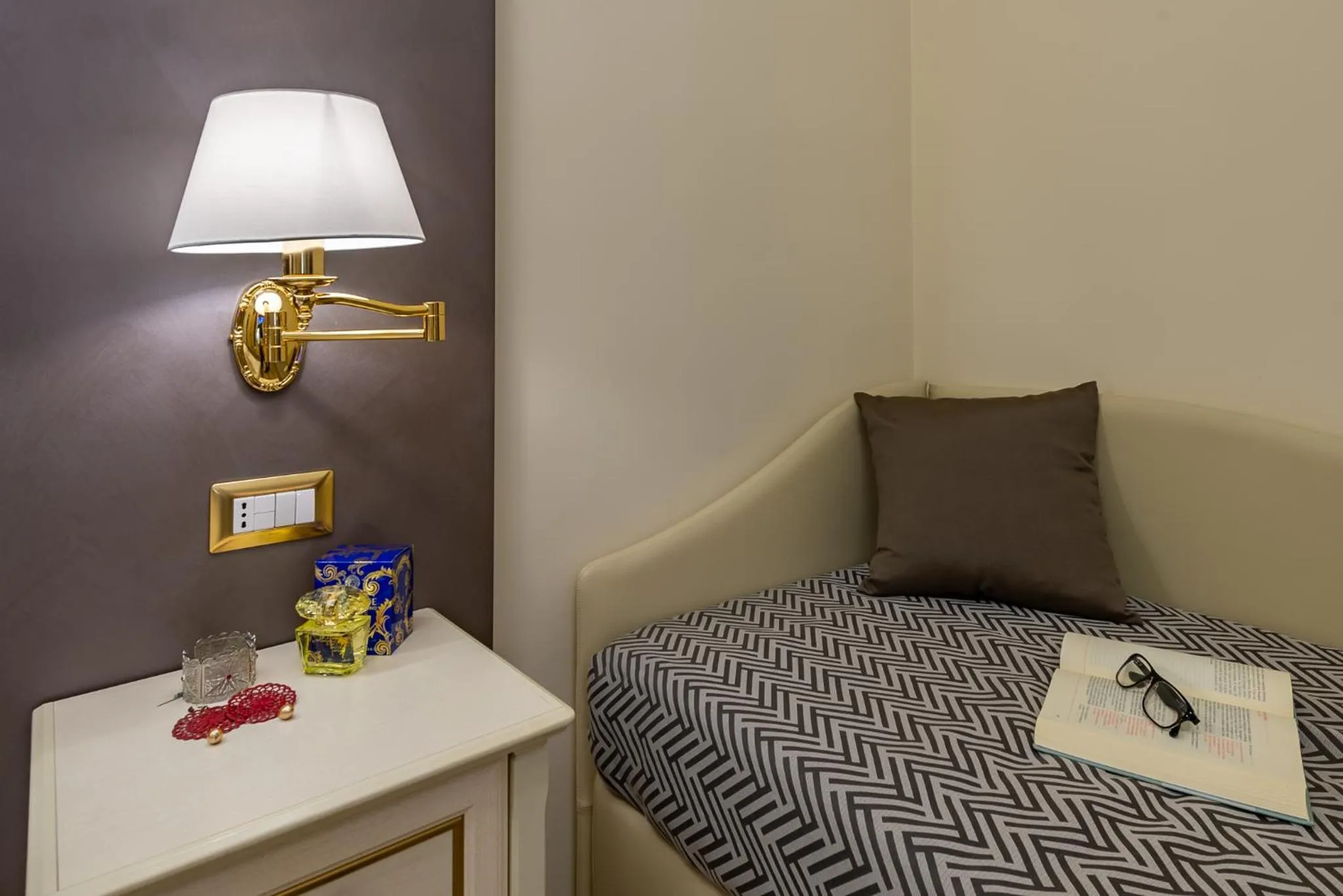 Photo of the whole room, Bed in Vittorio Emanuele Boutique Hotel