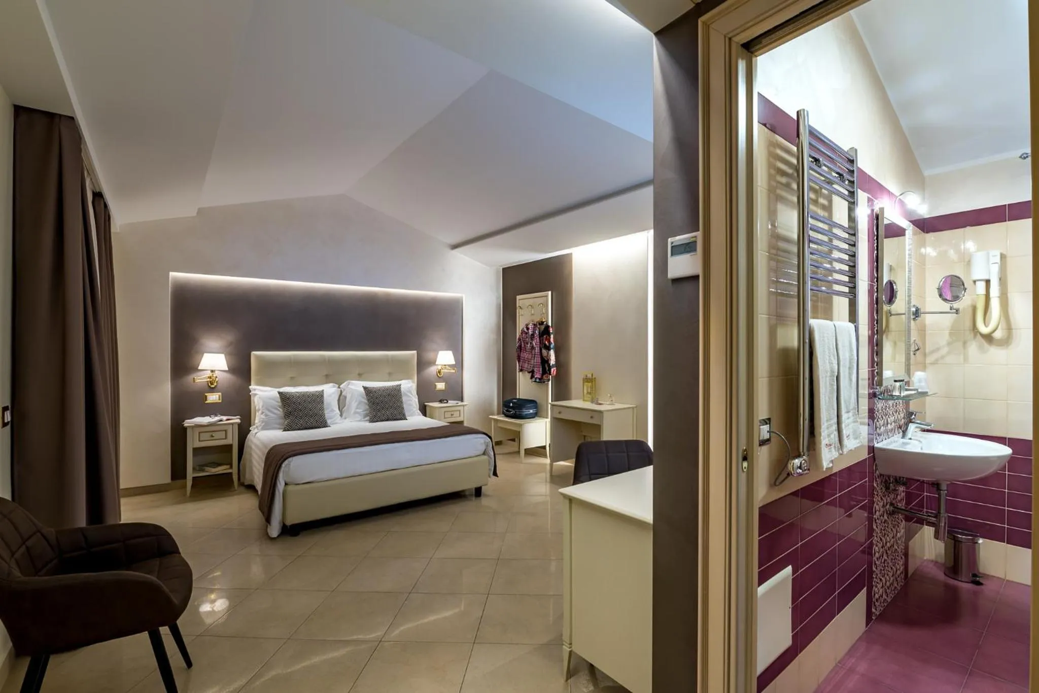Photo of the whole room, Bed in Vittorio Emanuele Boutique Hotel