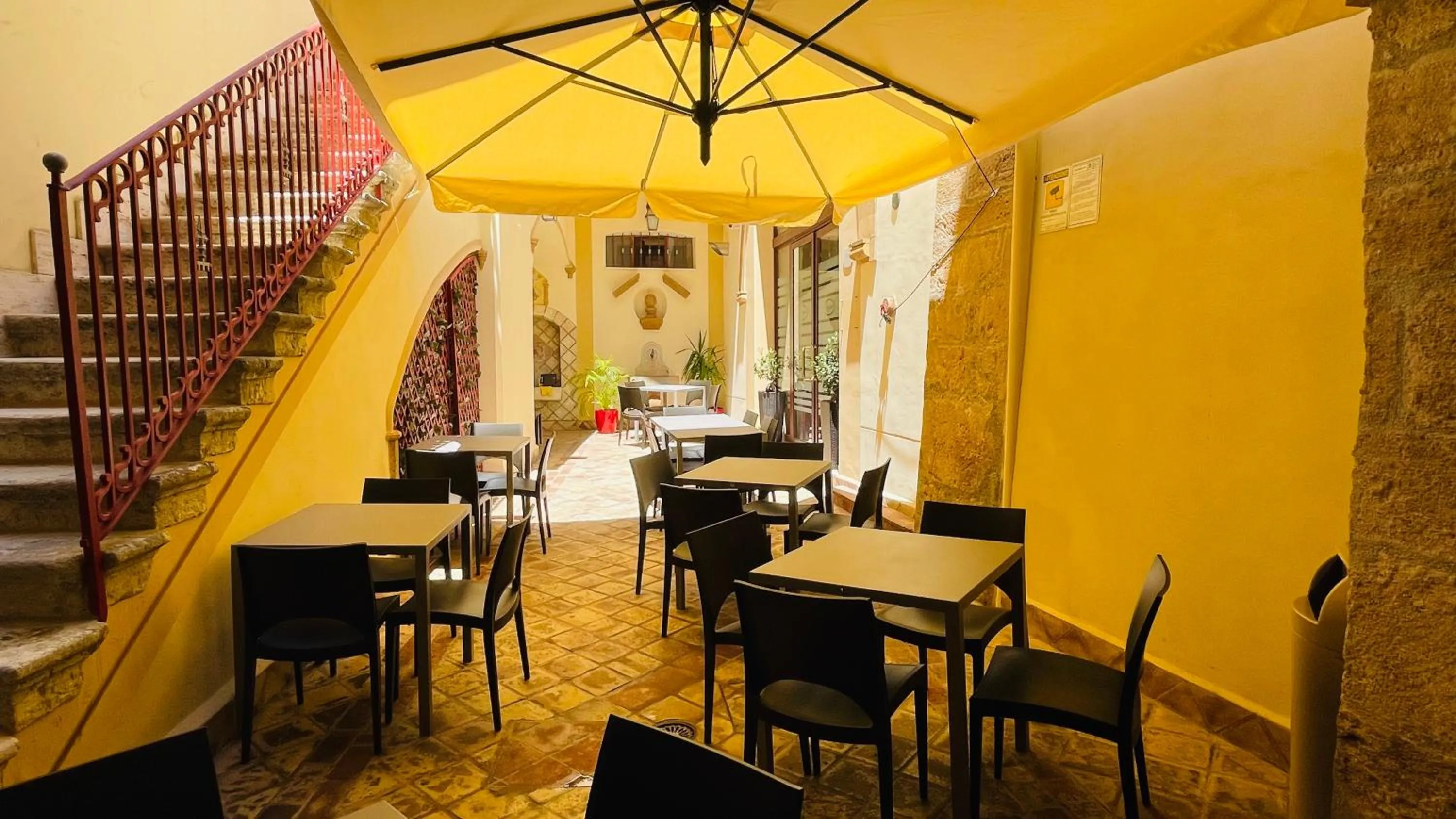 Lounge or bar in Vittorio Emanuele Boutique Hotel