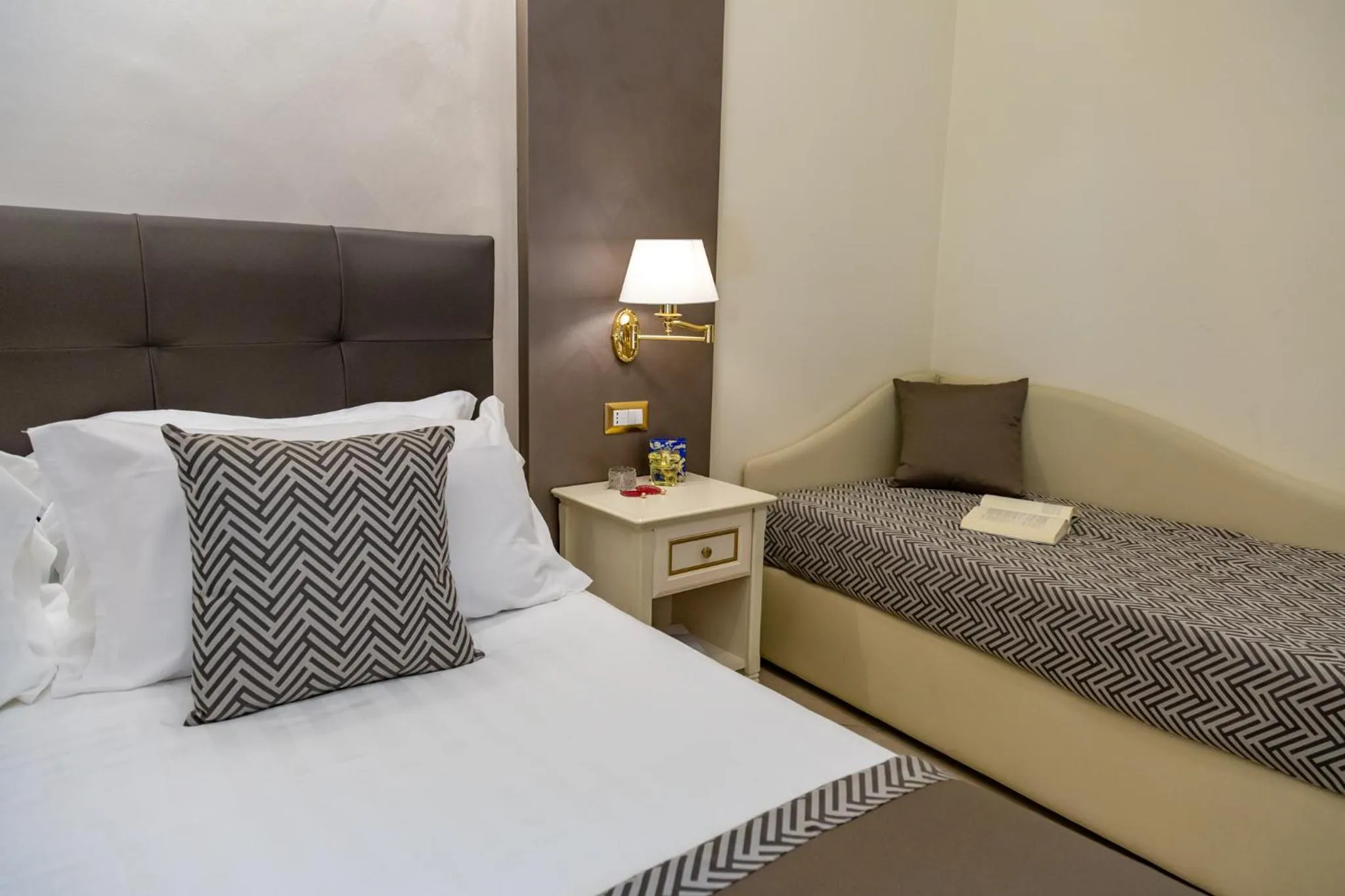 Photo of the whole room, Bed in Vittorio Emanuele Boutique Hotel