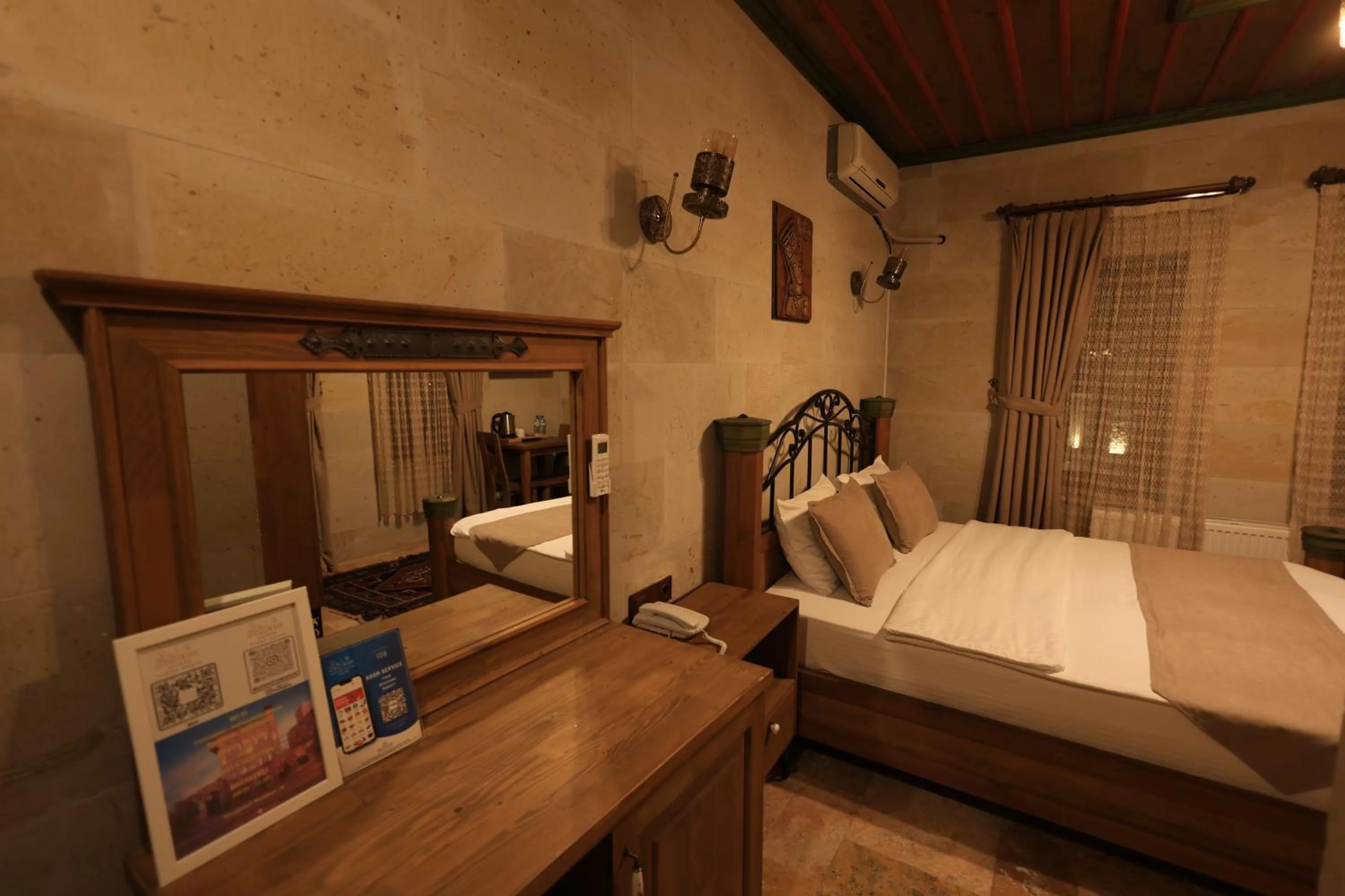 Bedroom, Bed in Katapa Stone House