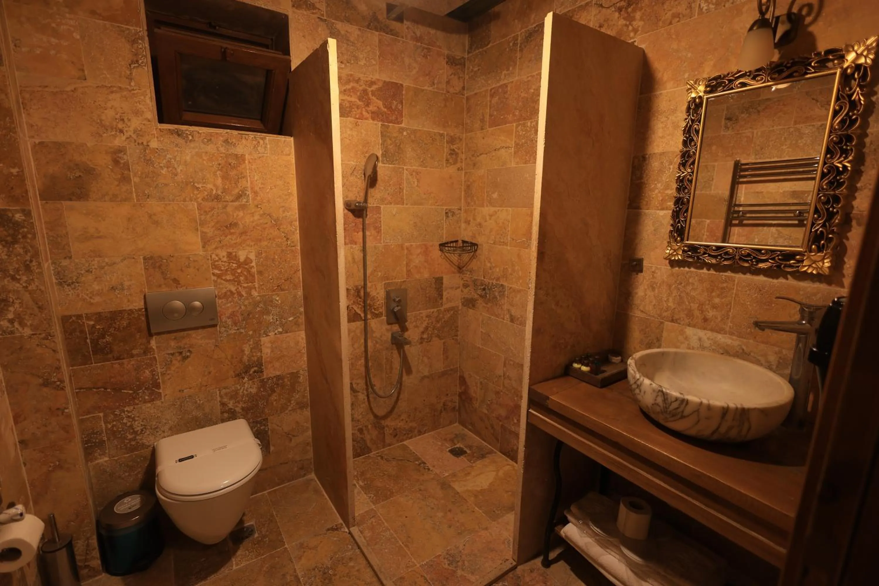 Shower in Katapa Stone House