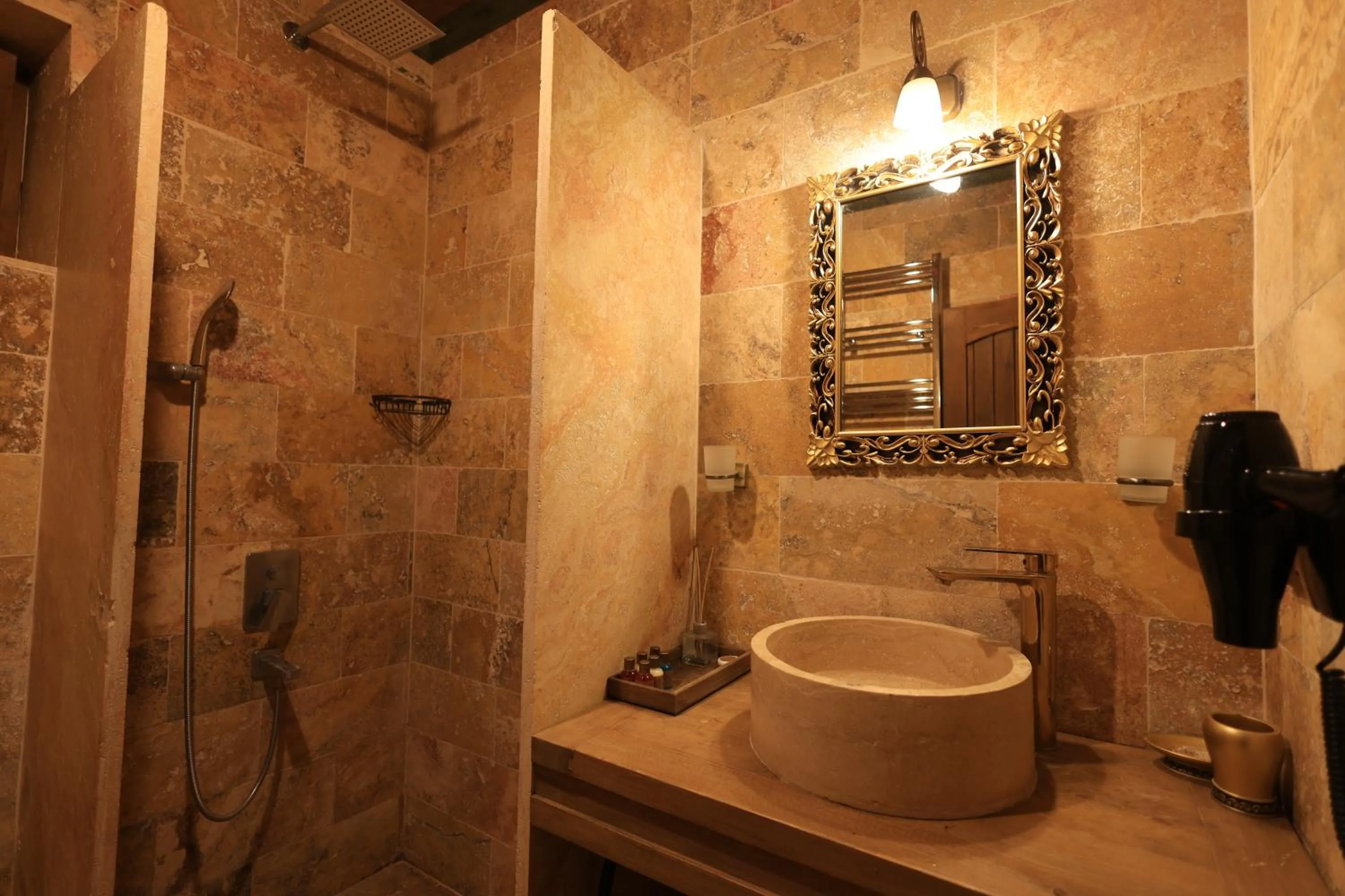 Shower in Katapa Stone House