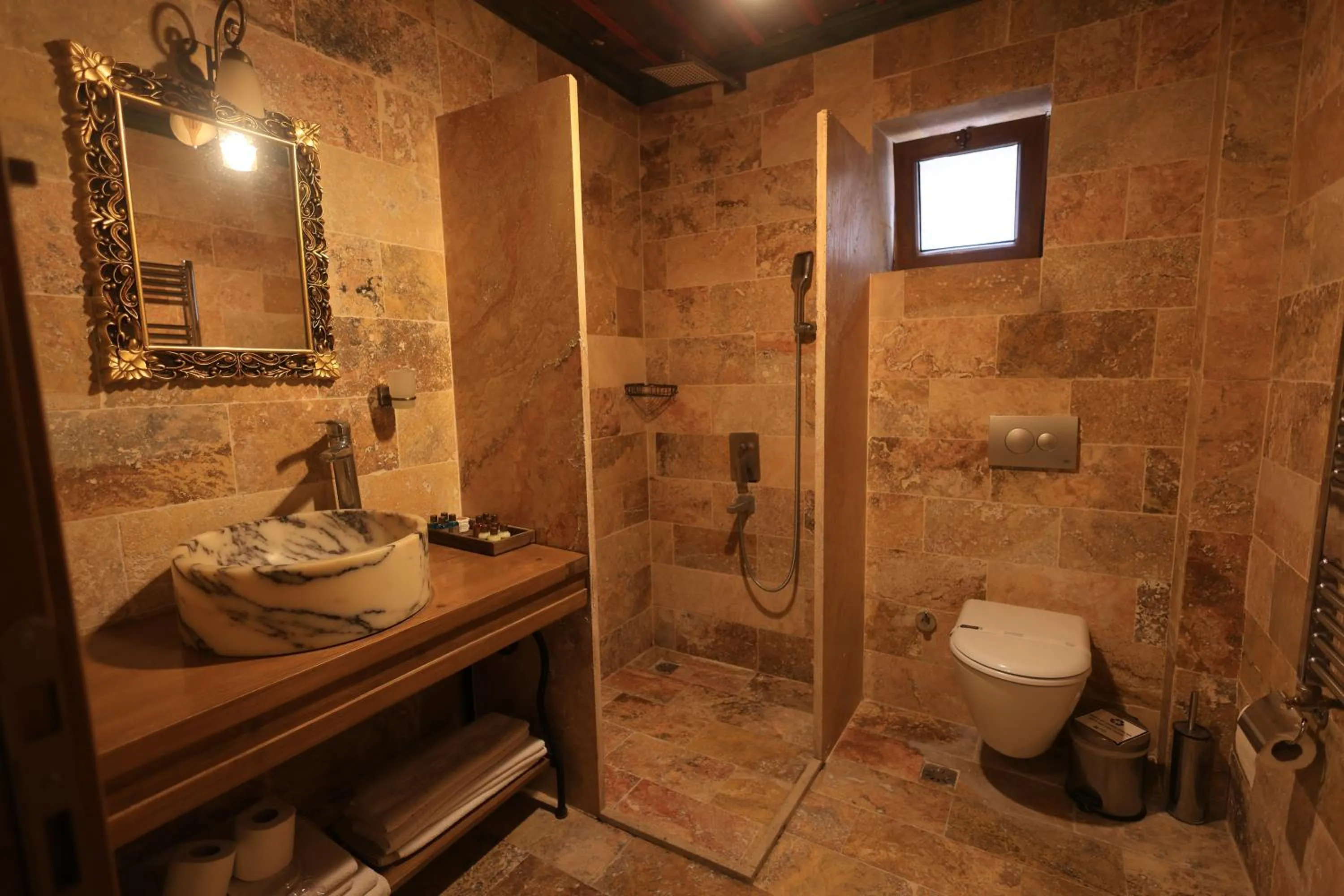 Shower in Katapa Stone House