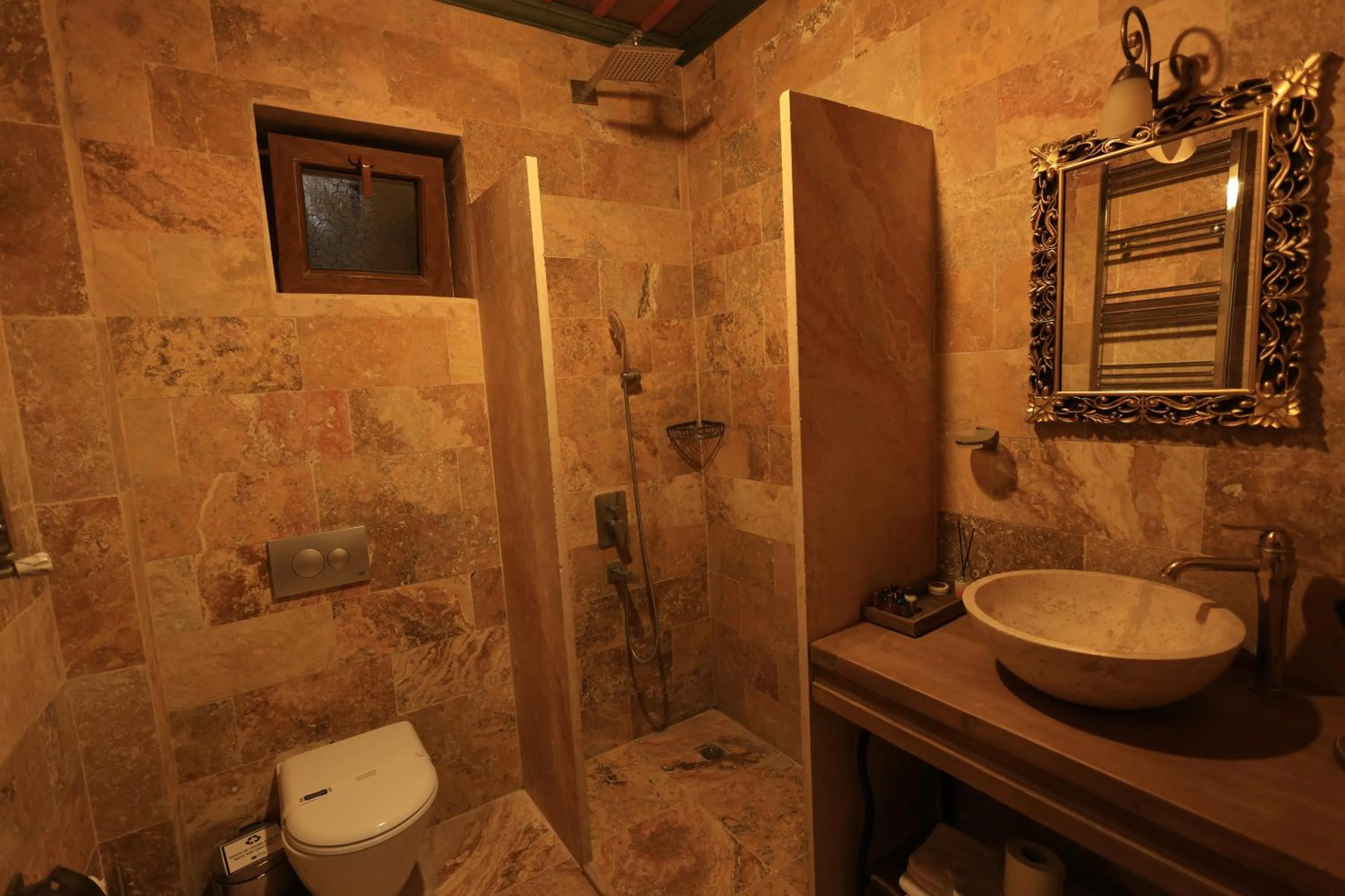 Shower in Katapa Stone House