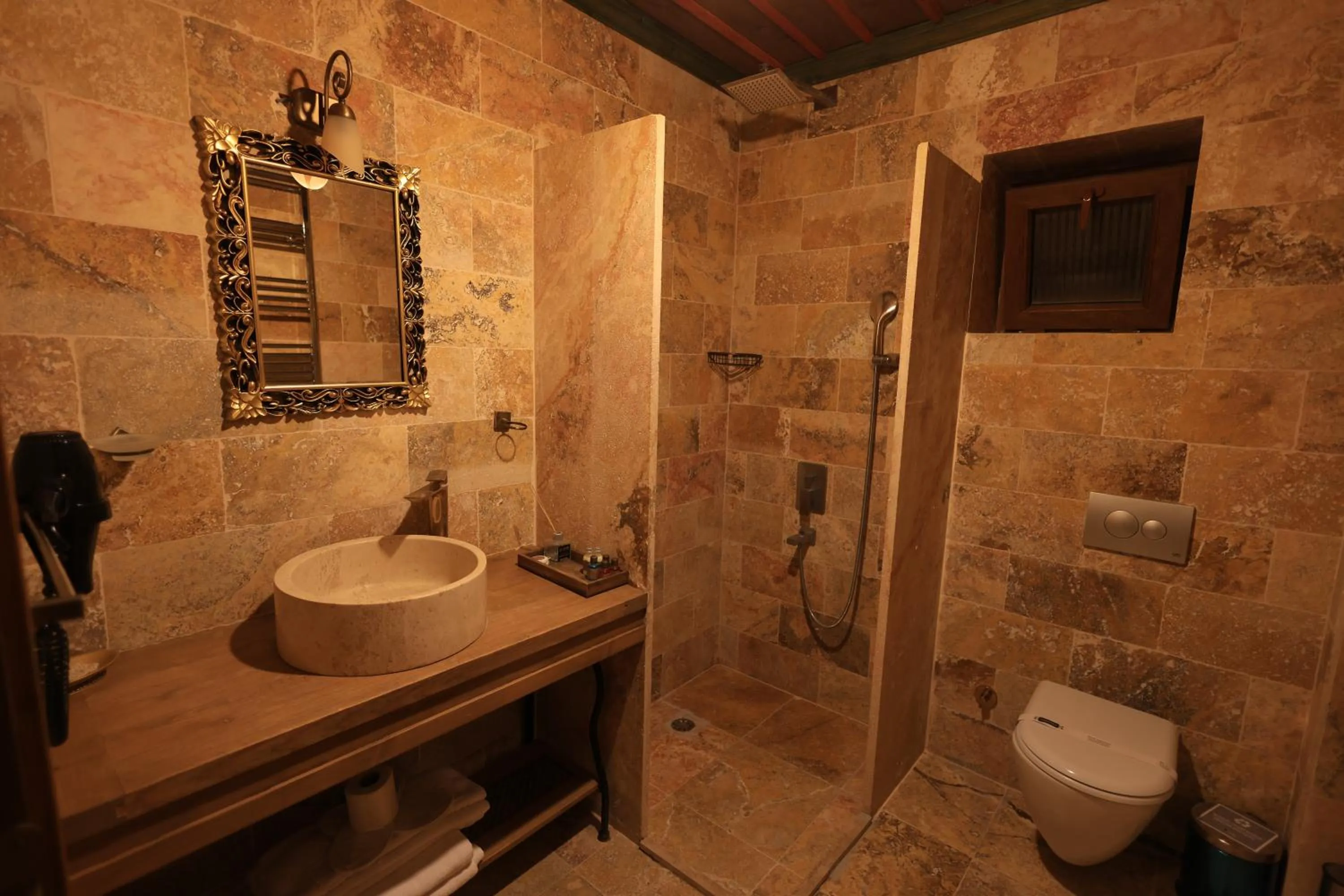 Shower in Katapa Stone House