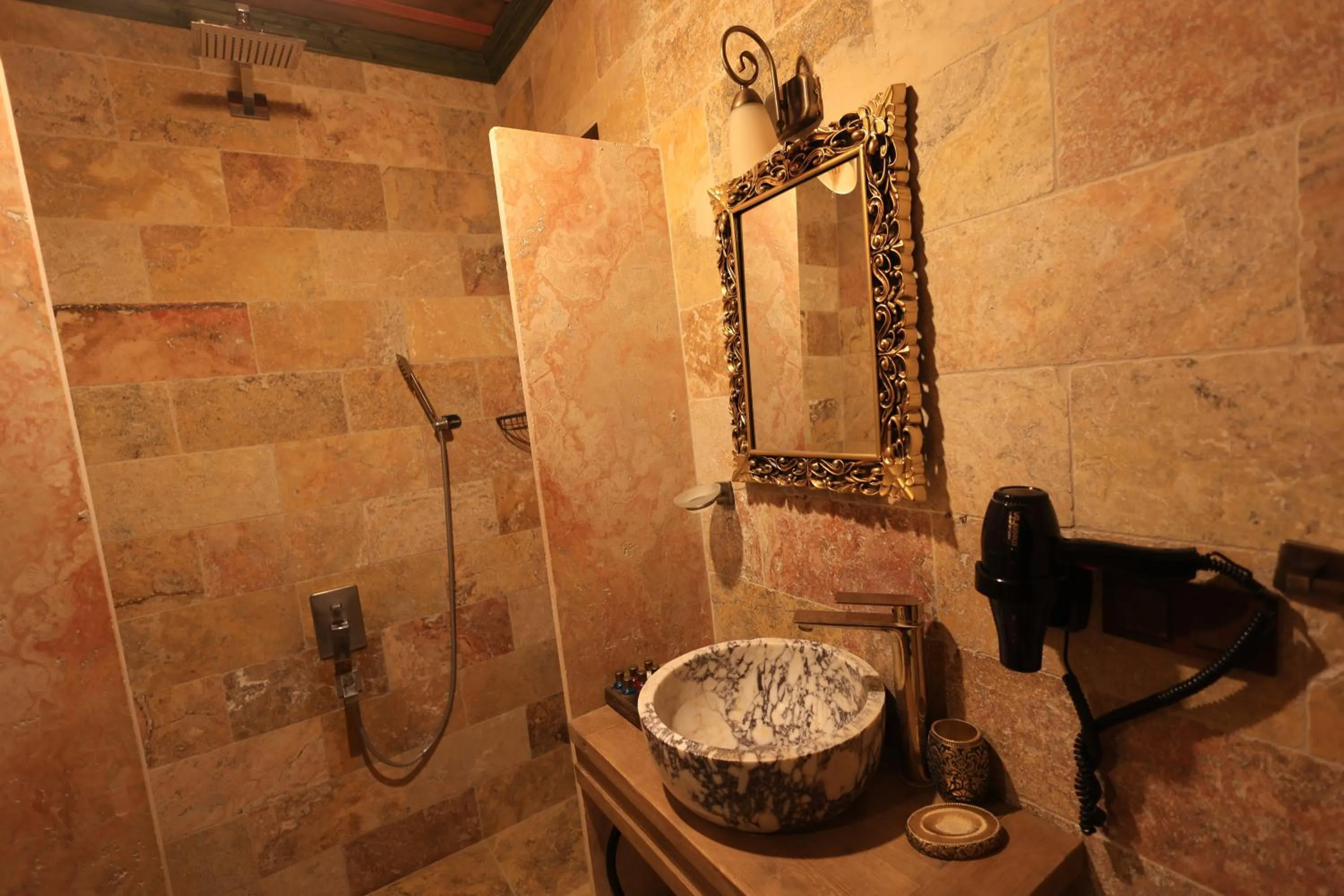 Shower in Katapa Stone House