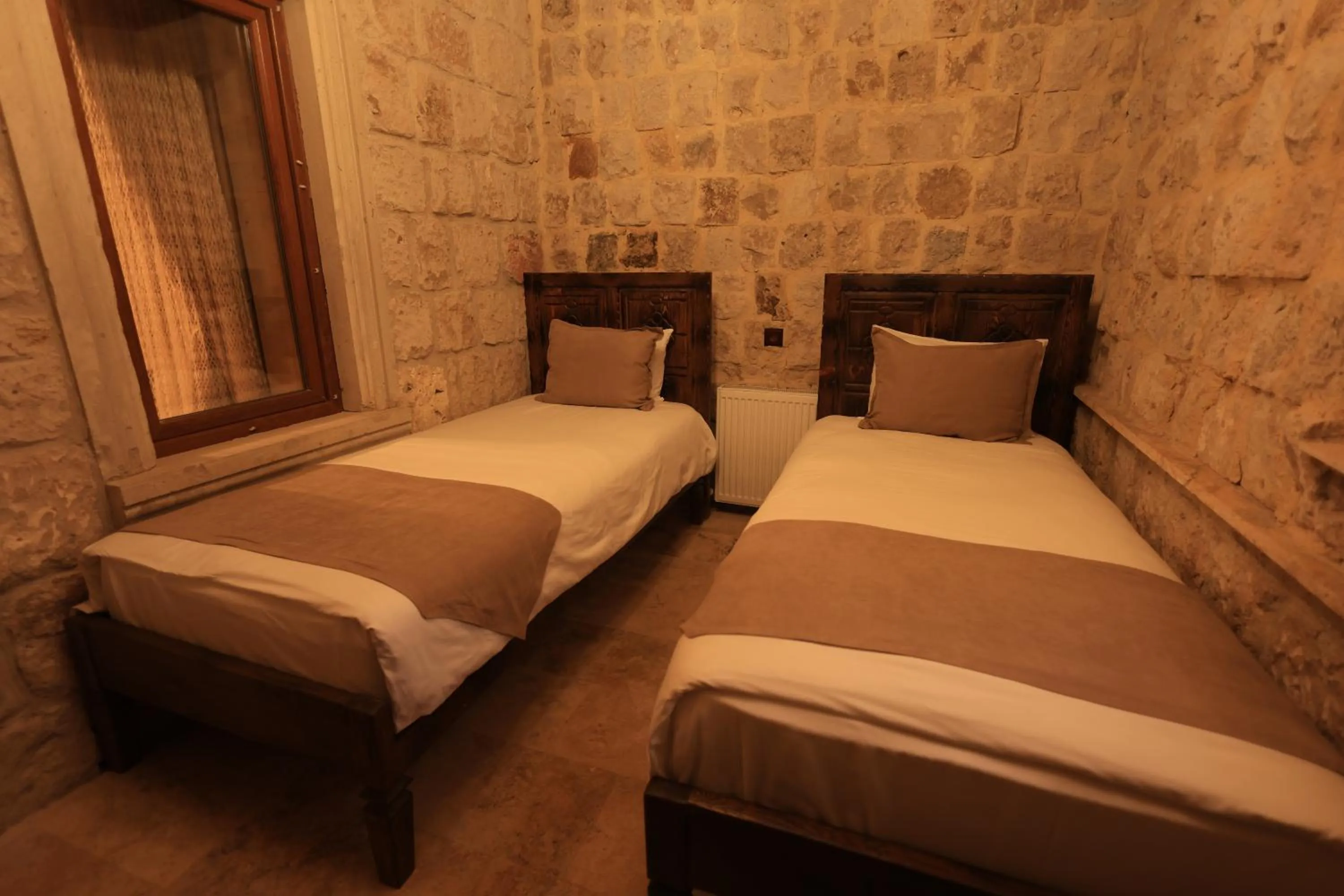 Bedroom, Bed in Katapa Stone House
