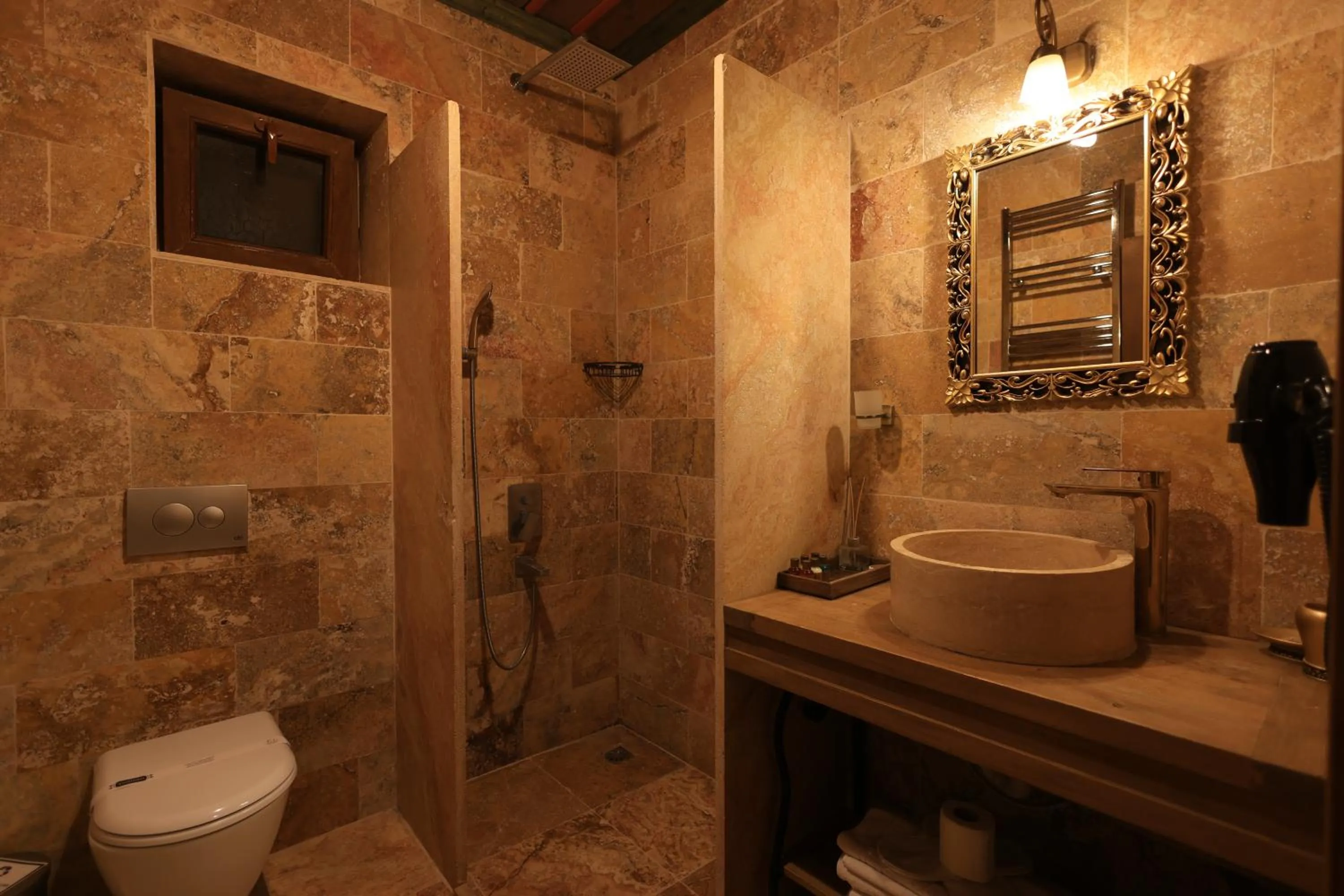 Shower in Katapa Stone House