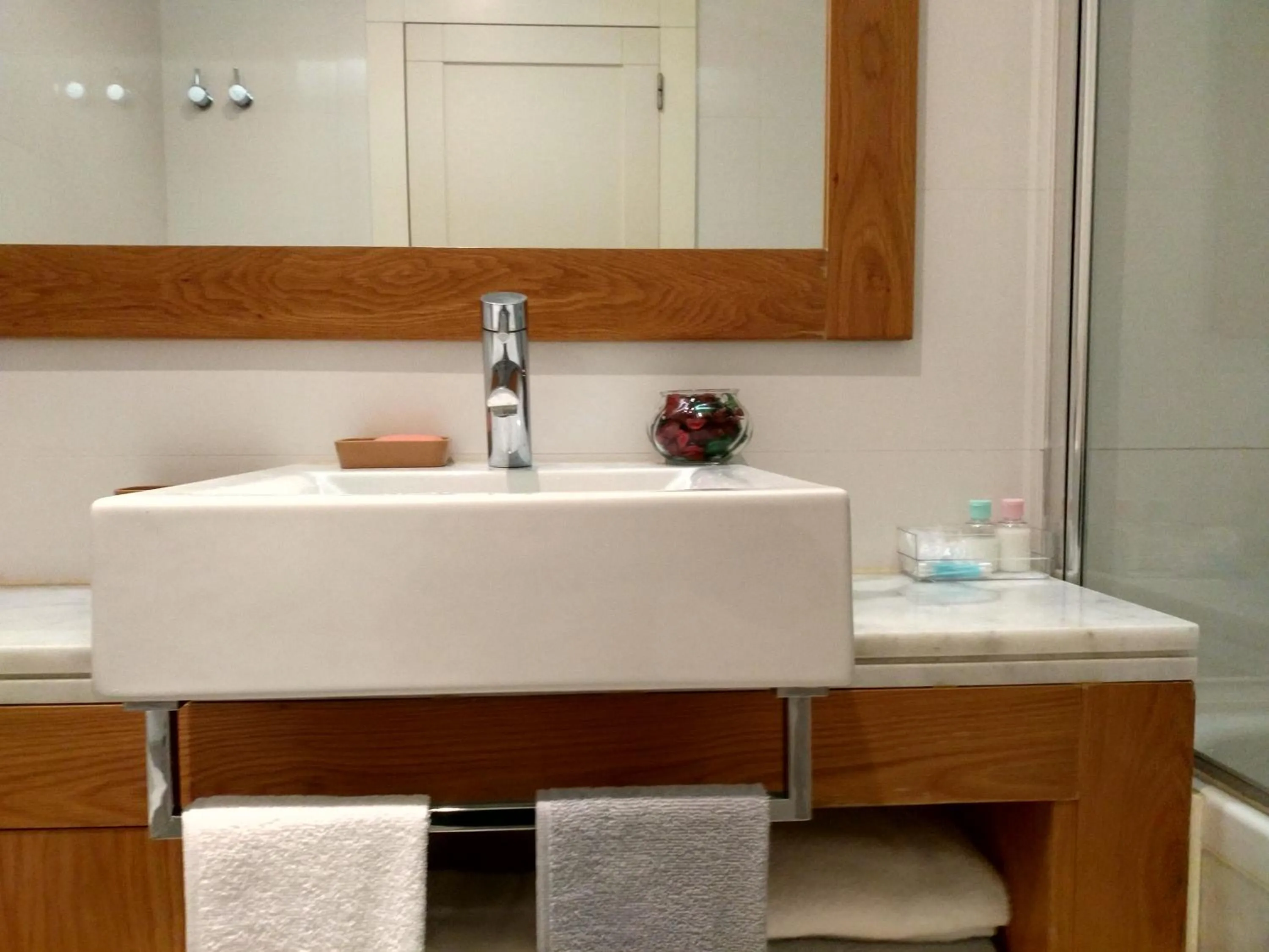 Toilet in Nice duplex apartment with free pool and garage