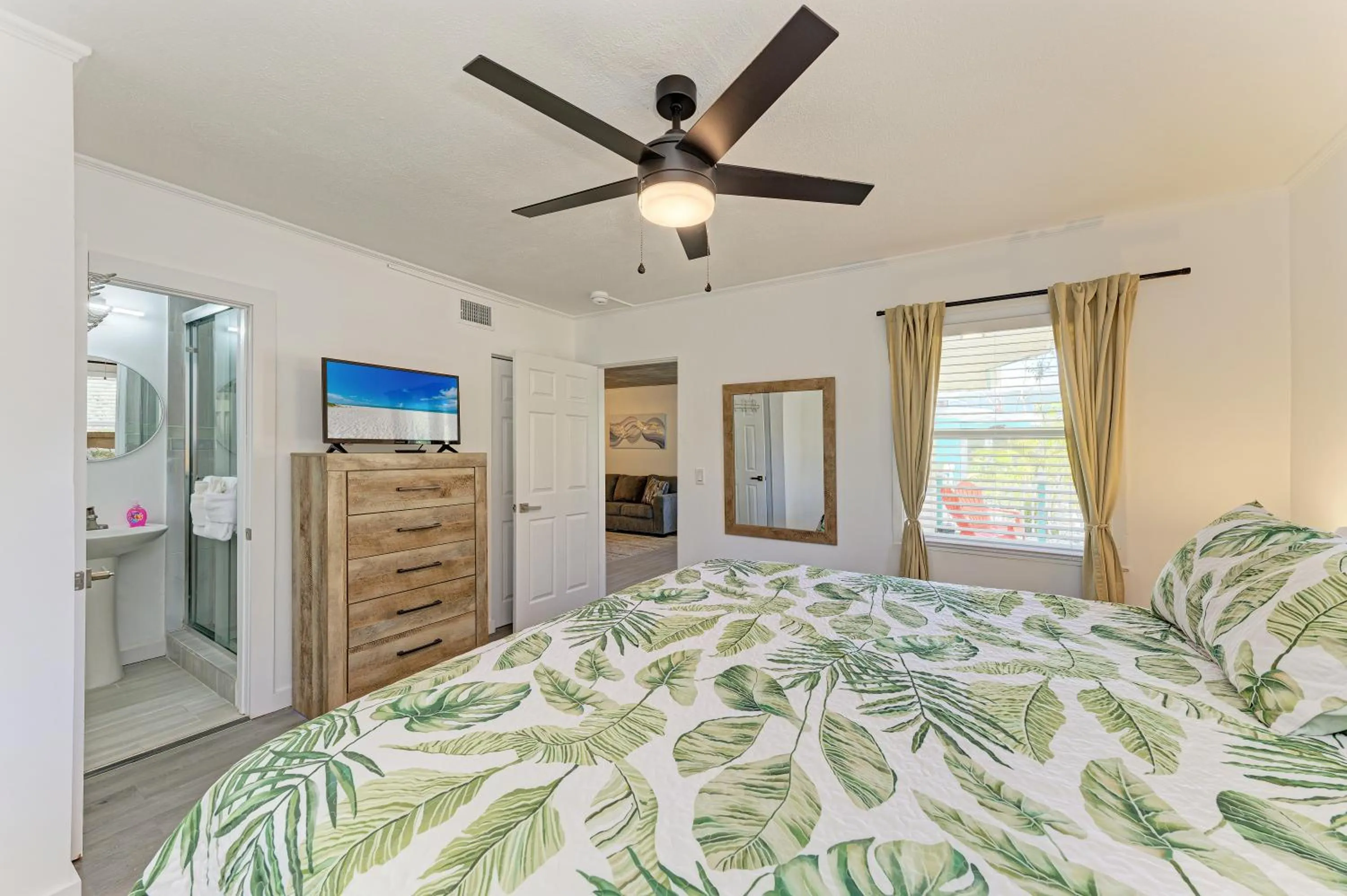 Photo of the whole room, Bed in The Ringling Beach House
