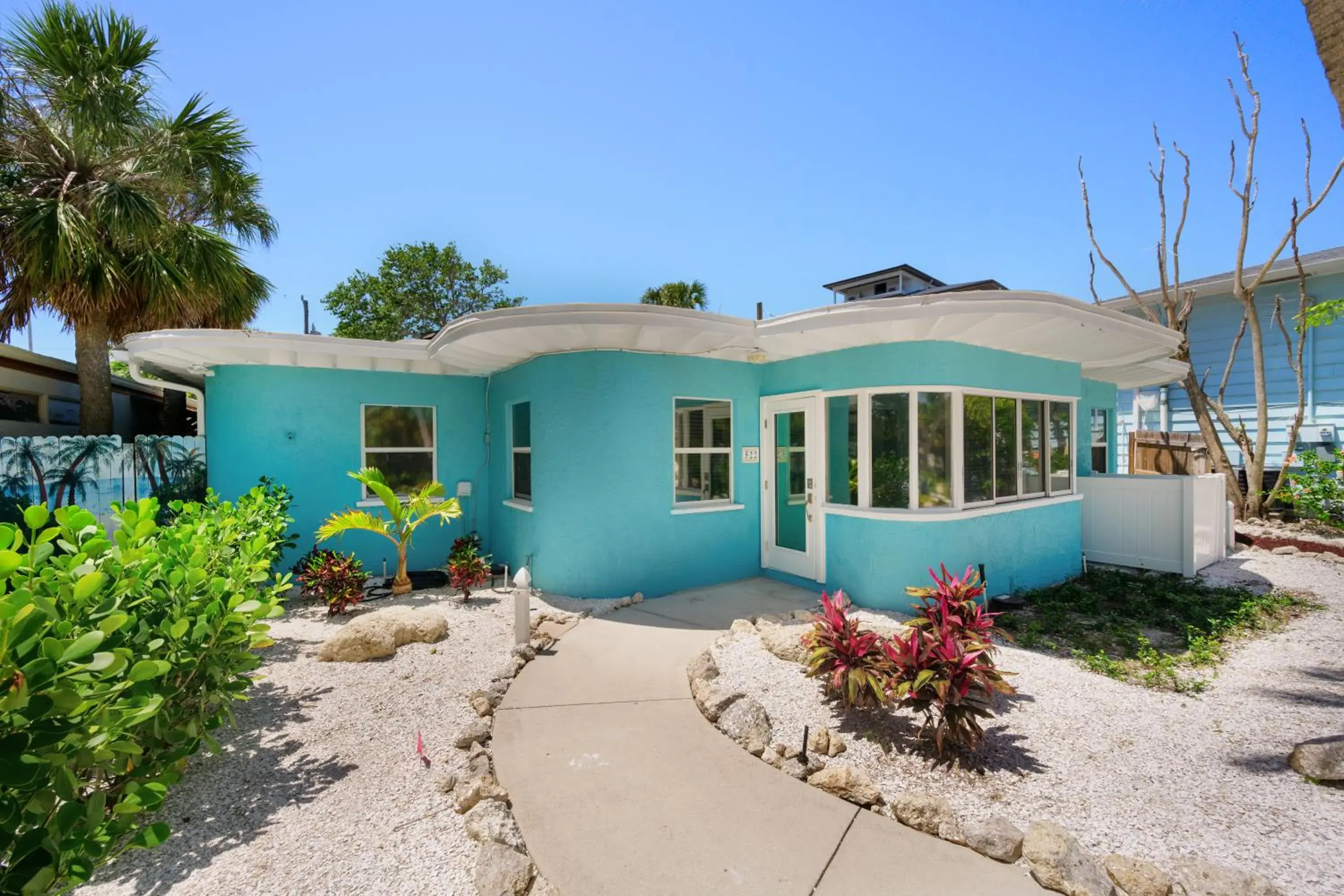 Facade/entrance in The Ringling Beach House Facade/entrance in The Ringling Beach House