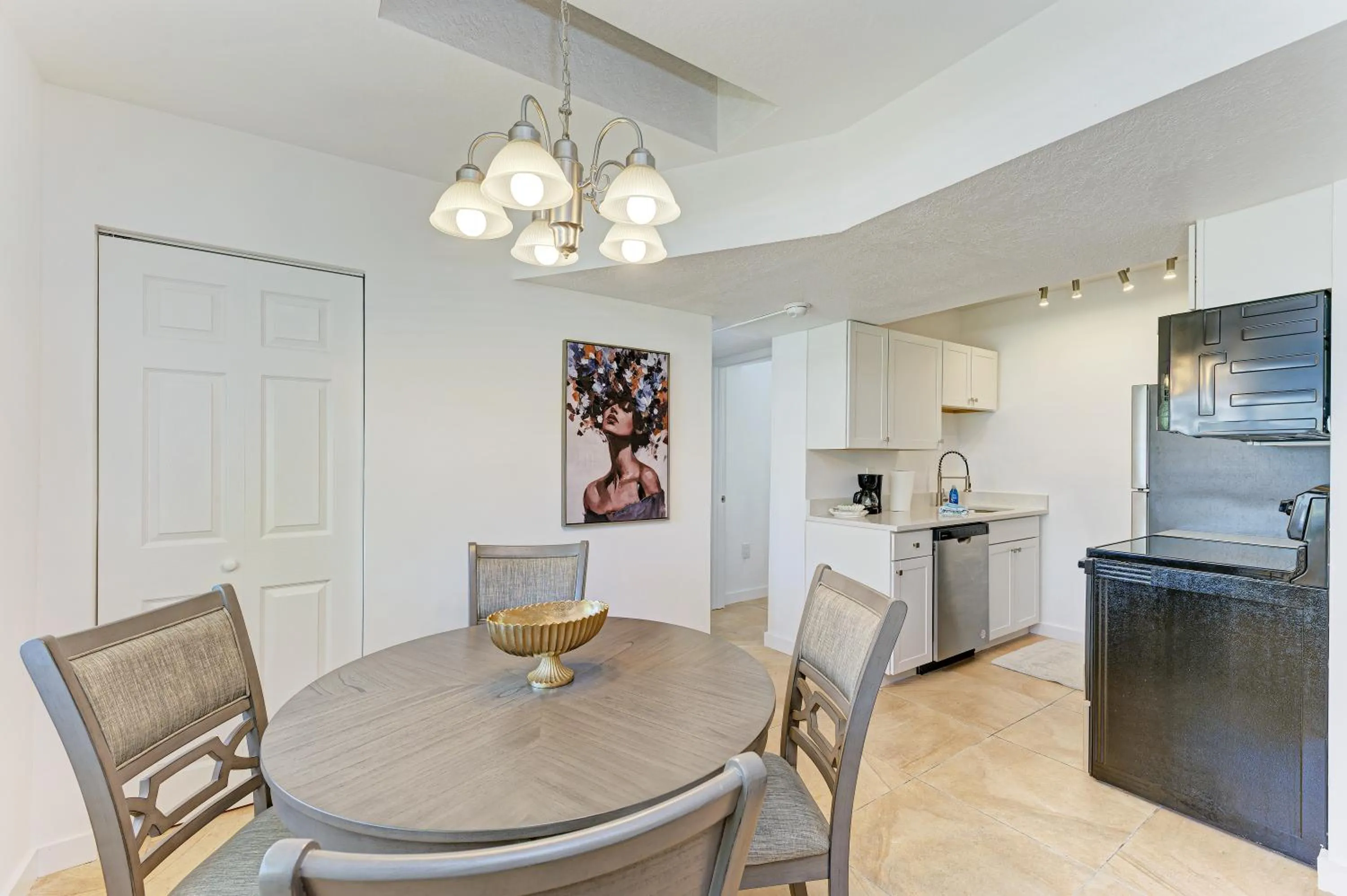 Kitchen or kitchenette in The Ringling Beach House