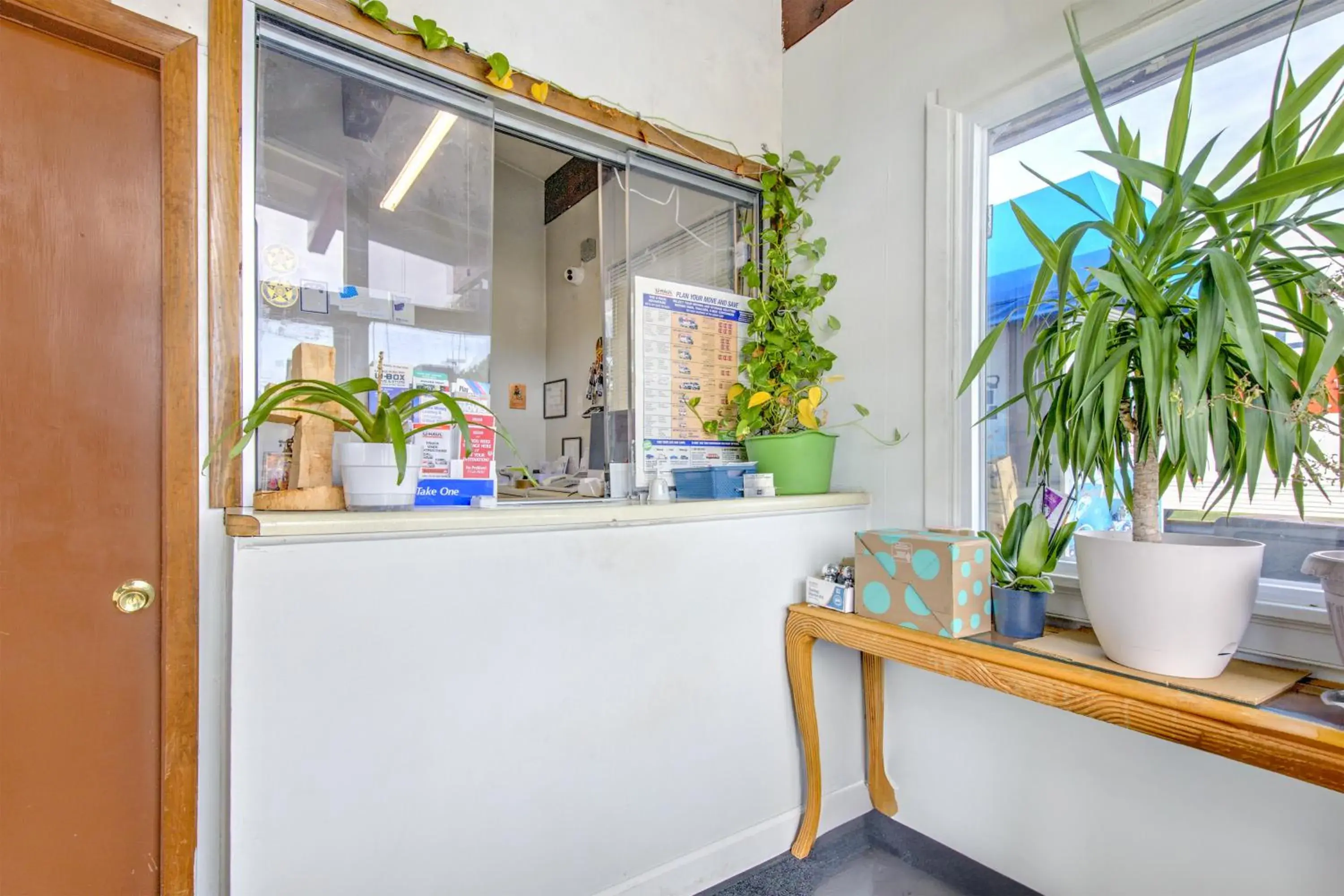 Lobby or reception in OYO Palm Leaf Motel Lobby or reception in OYO Palm Leaf Motel