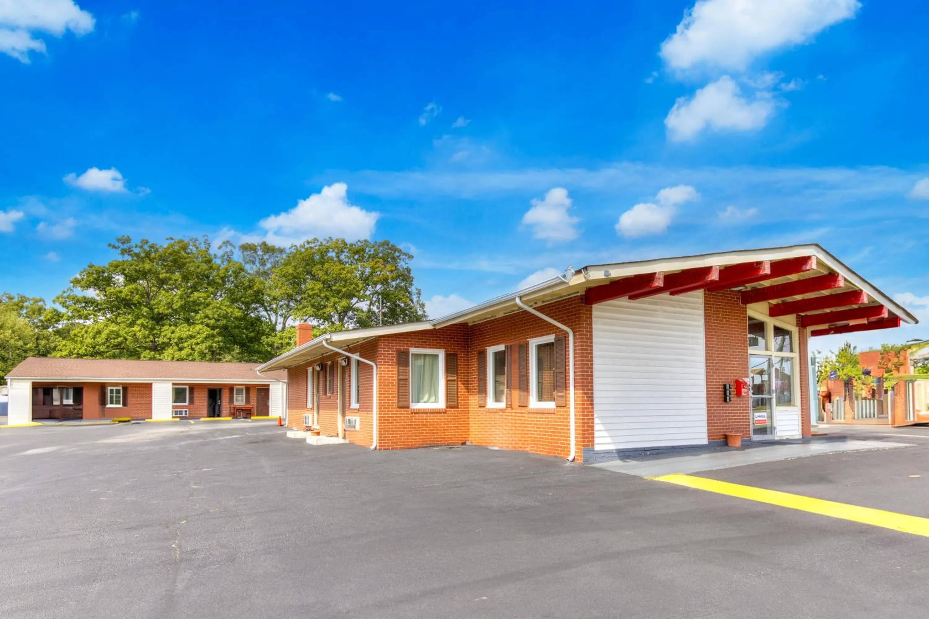 Property building in OYO Palm Leaf Motel