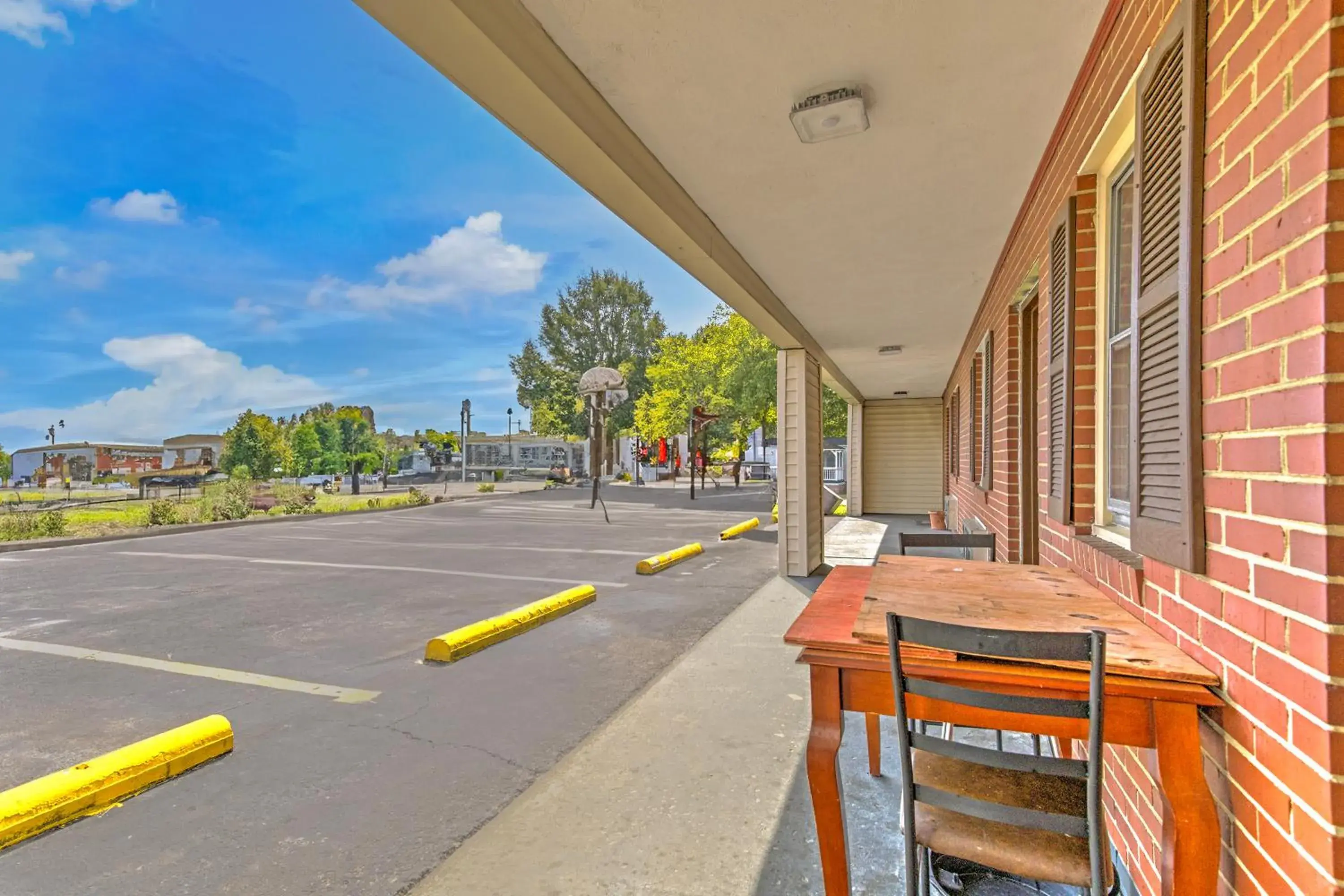 Lobby or reception in OYO Palm Leaf Motel Lobby or reception in OYO Palm Leaf Motel