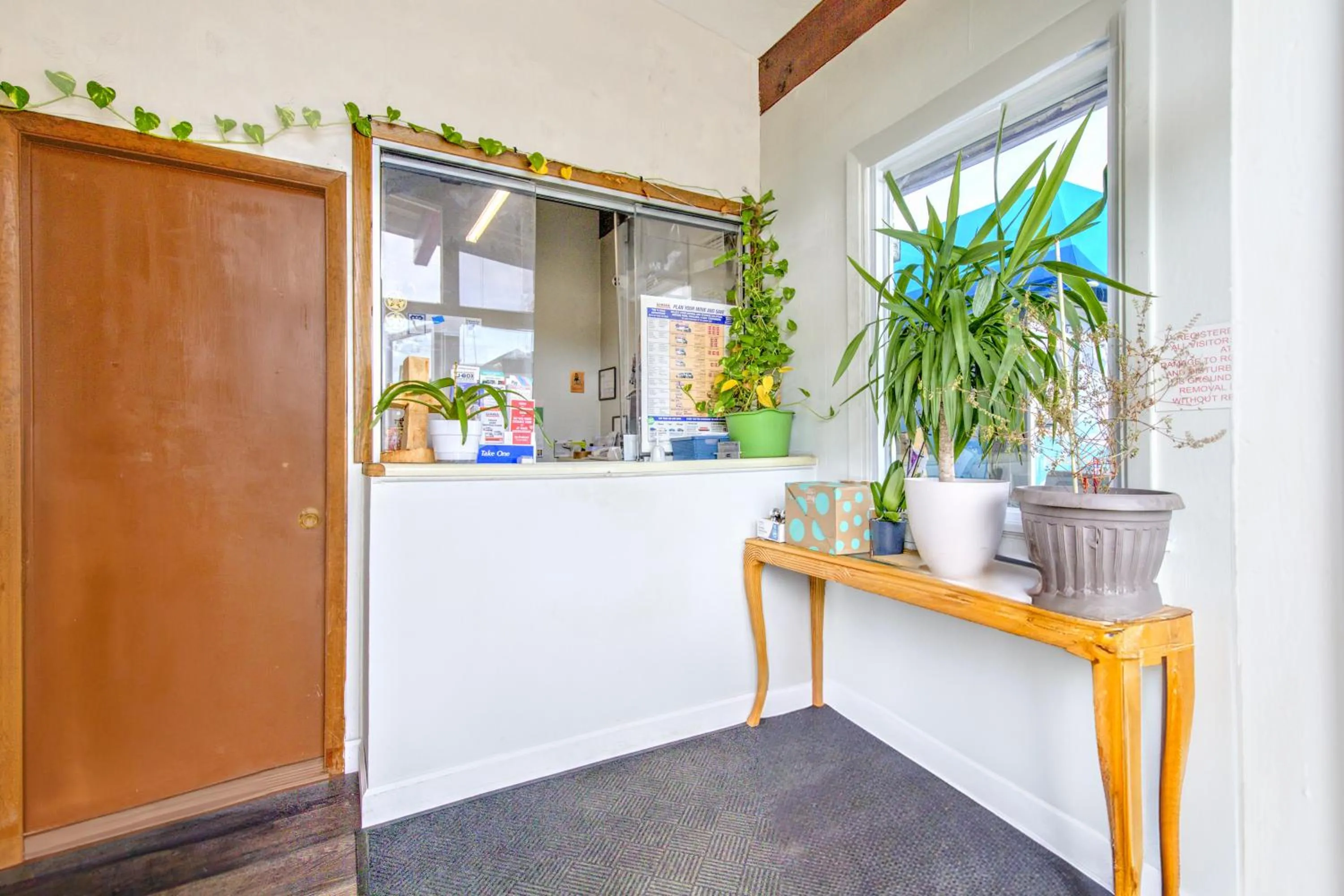 Lobby or reception in OYO Palm Leaf Motel
