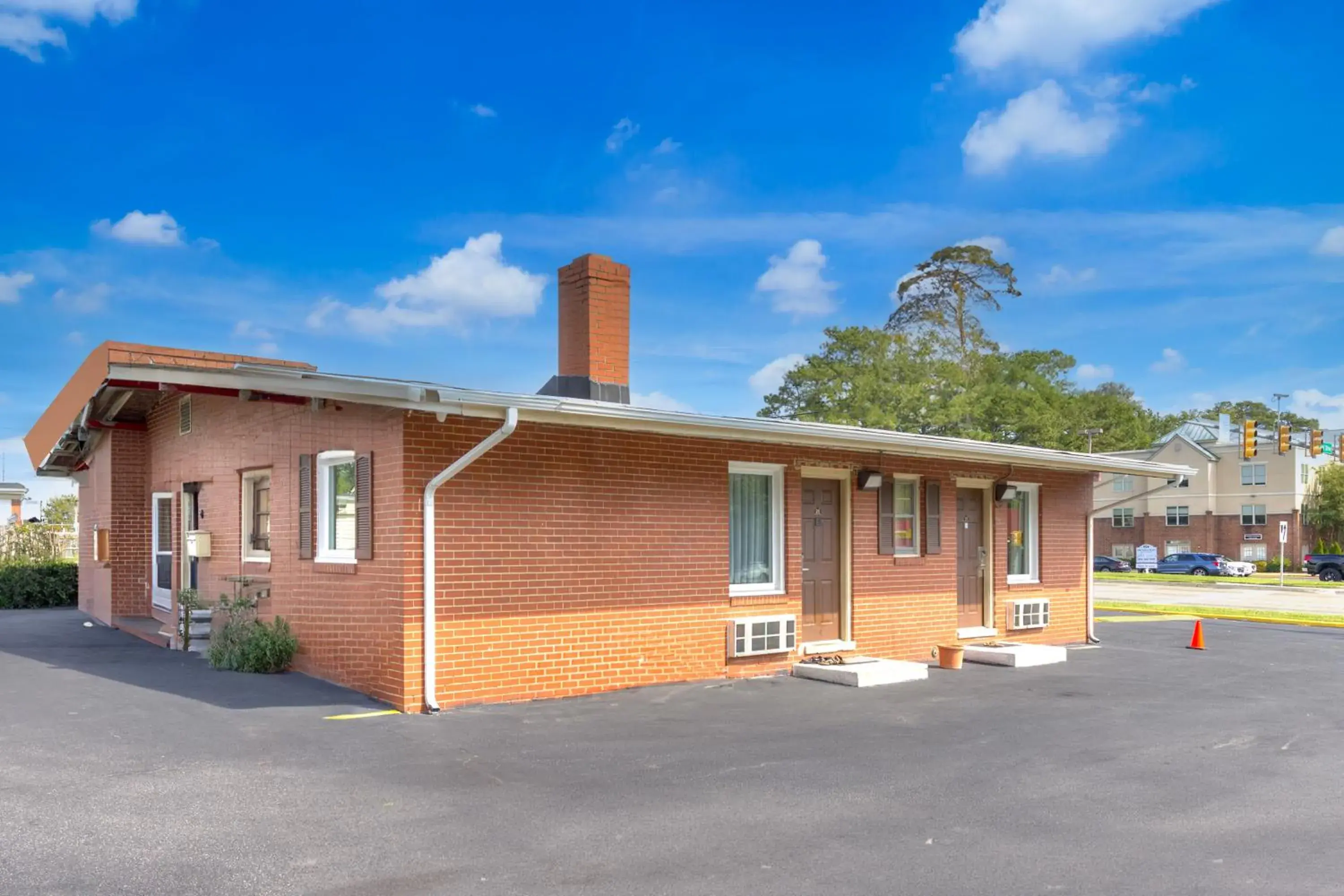 Property building in OYO Palm Leaf Motel Property building in OYO Palm Leaf Motel