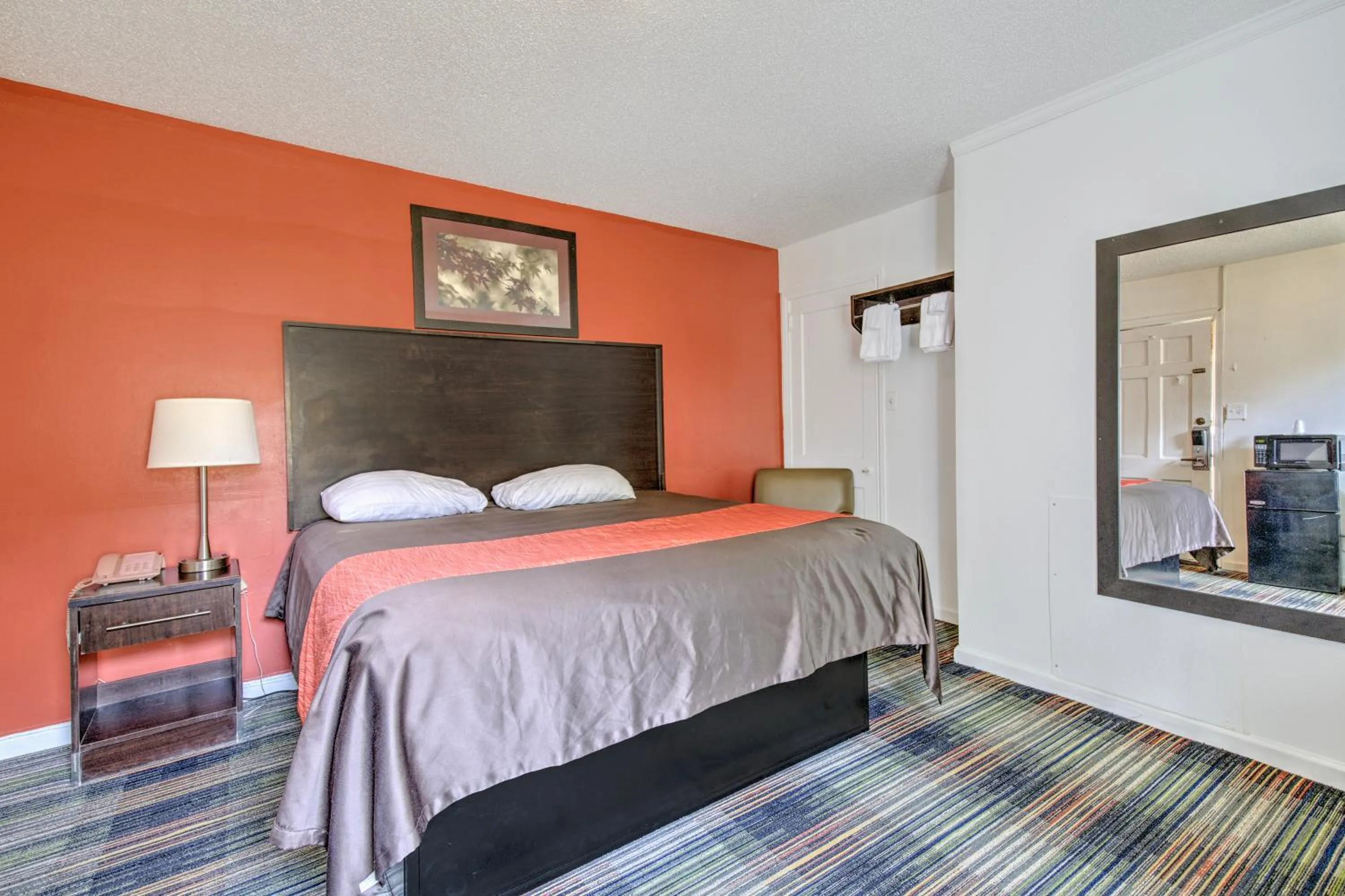 Bedroom, Bed in OYO Palm Leaf Motel