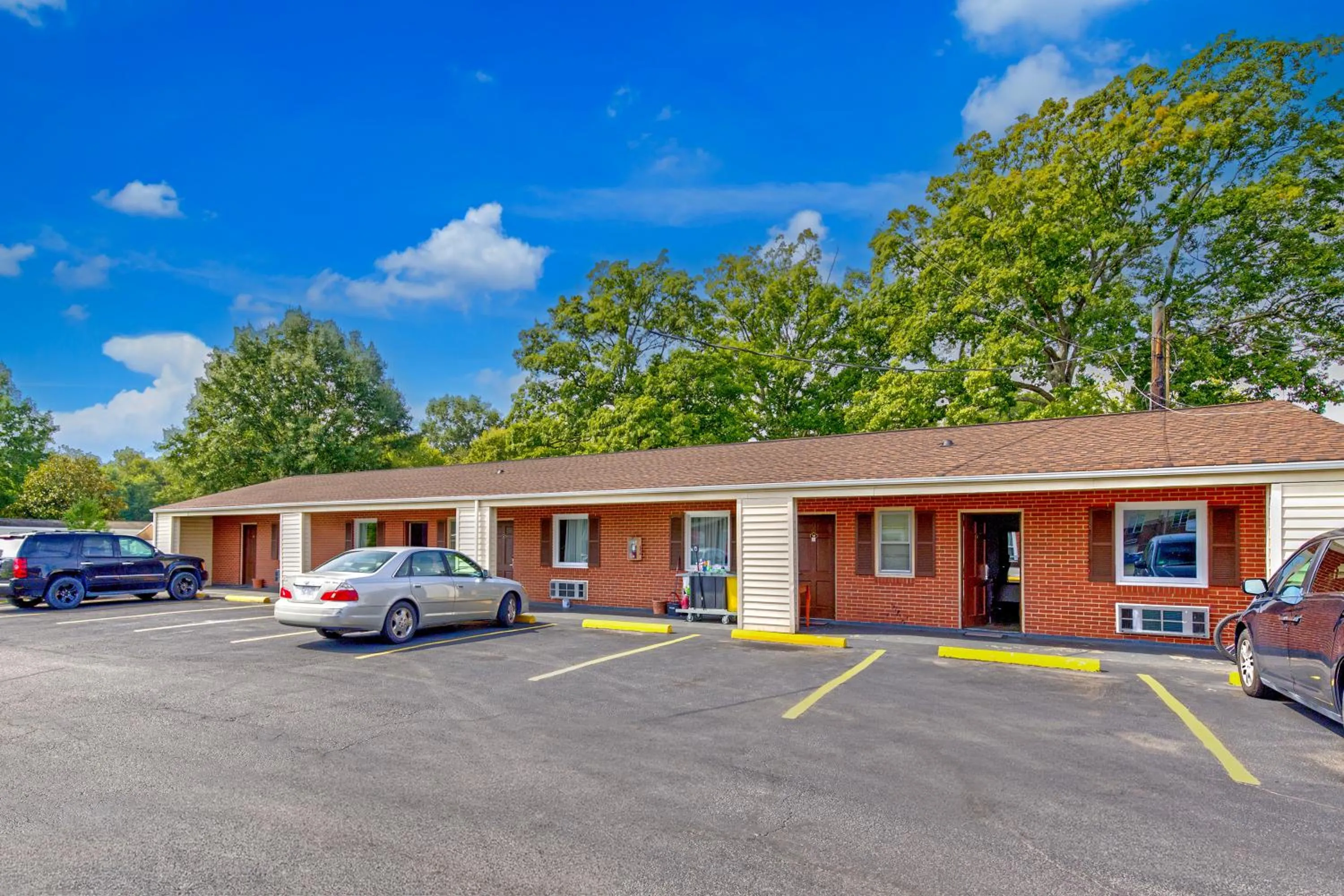 Parking in OYO Palm Leaf Motel