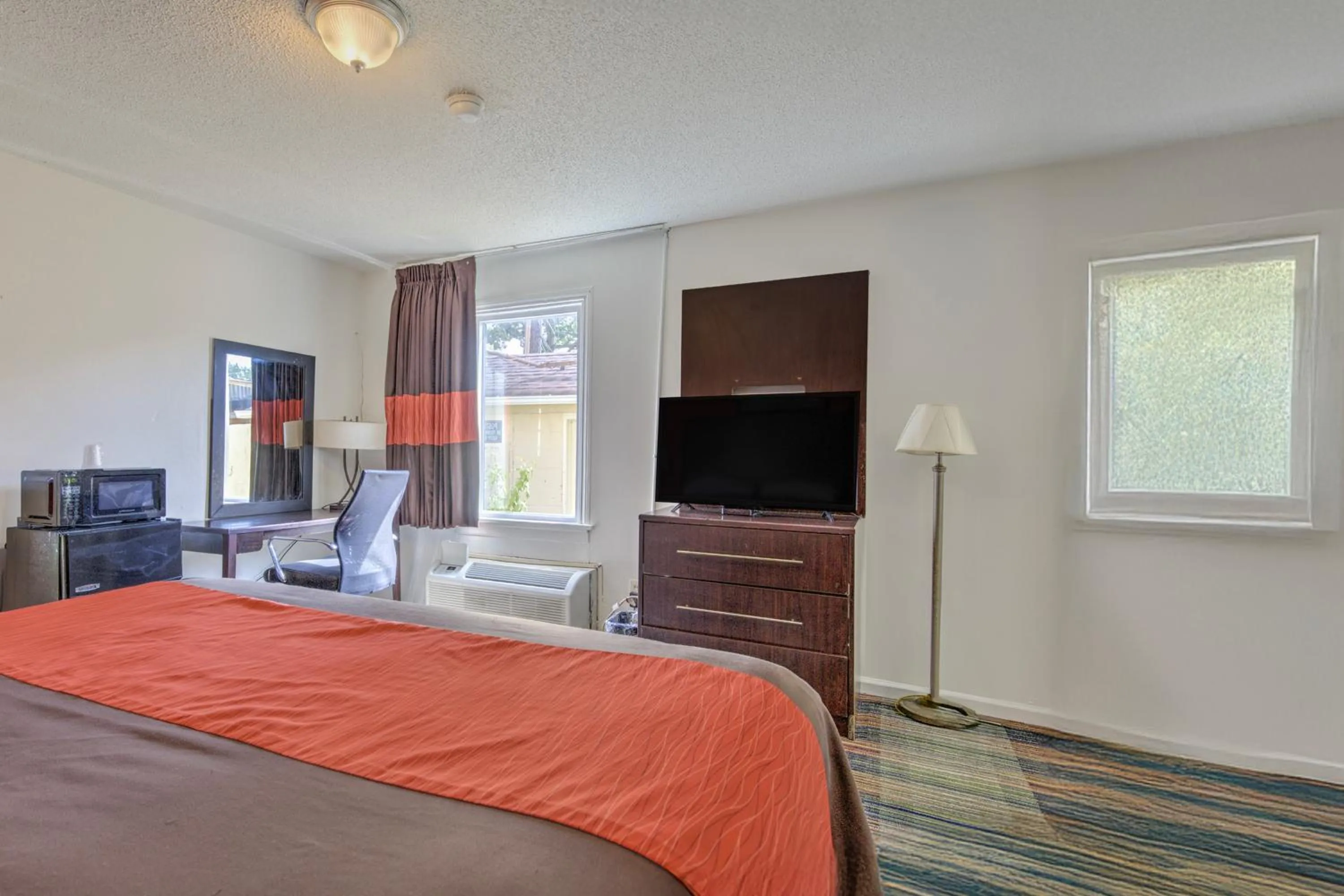 Bedroom, Bed in OYO Palm Leaf Motel