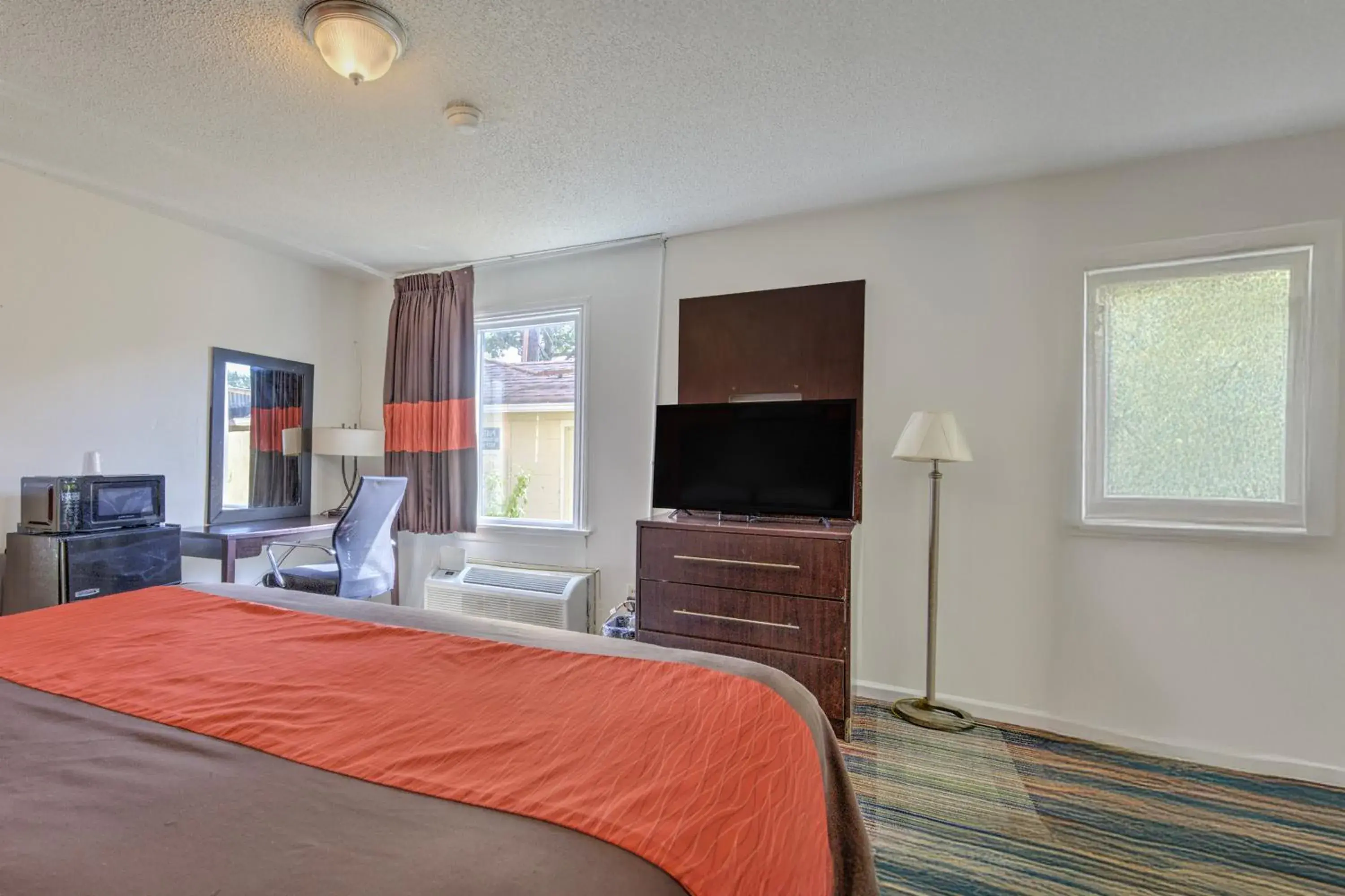 Bedroom, Bed in OYO Palm Leaf Motel Bedroom, Bed in OYO Palm Leaf Motel