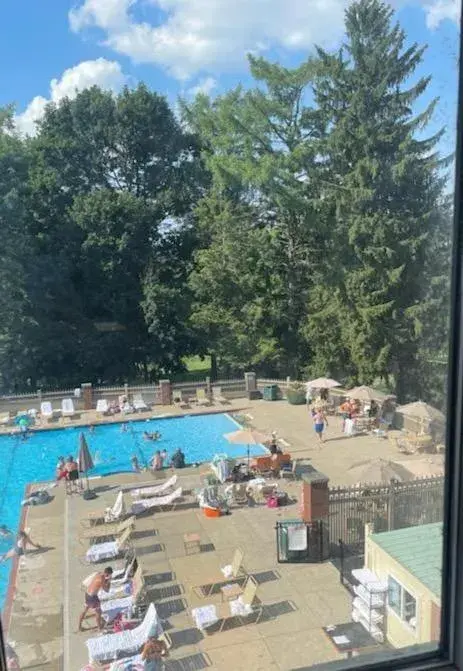 Swimming pool in The Bertram Inn at Glenmoor Swimming pool in The Bertram Inn at Glenmoor