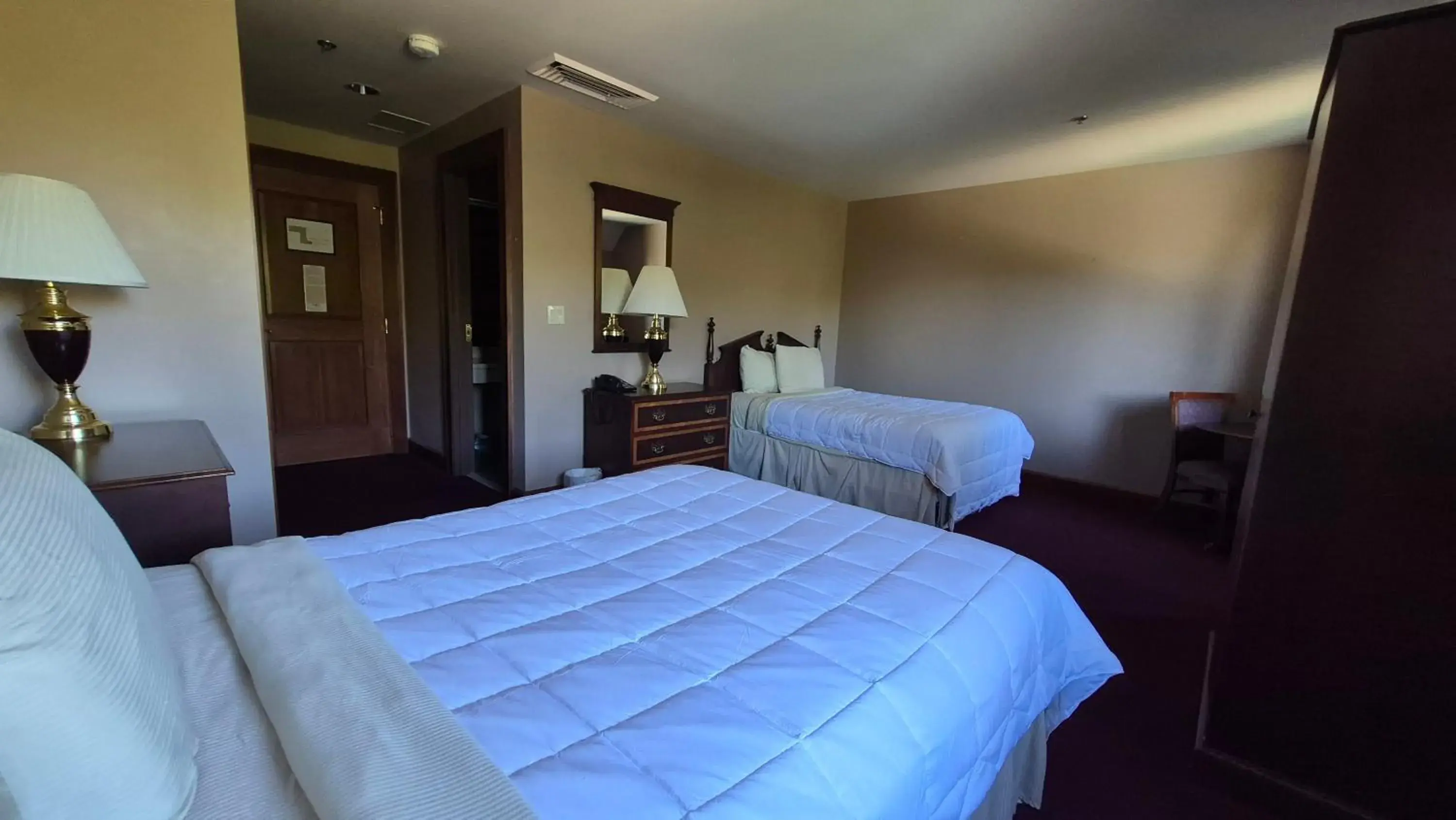 Photo of the whole room, Bed in The Bertram Inn at Glenmoor Photo of the whole room, Bed in The Bertram Inn at Glenmoor