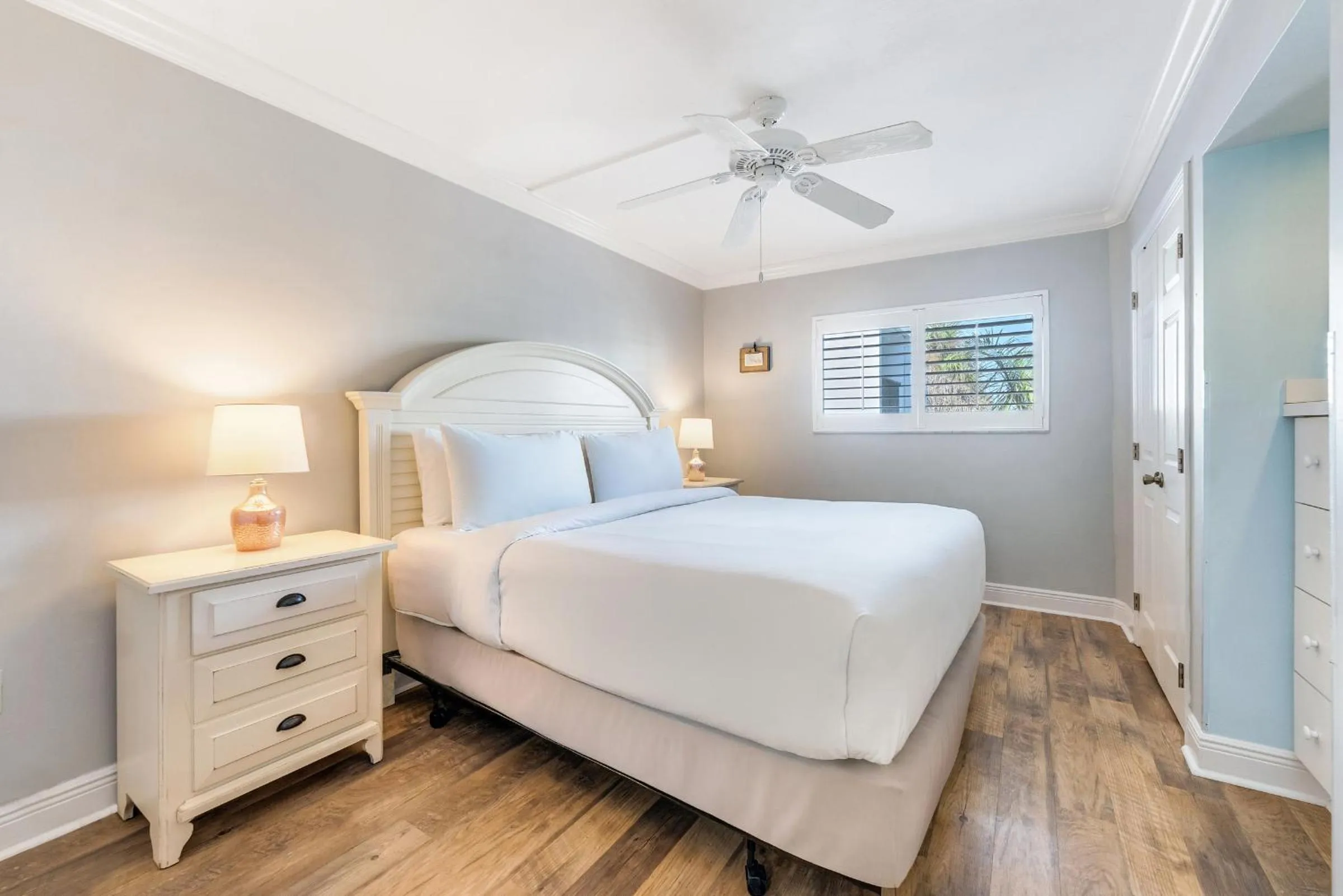 Bedroom, Bed in South Seas