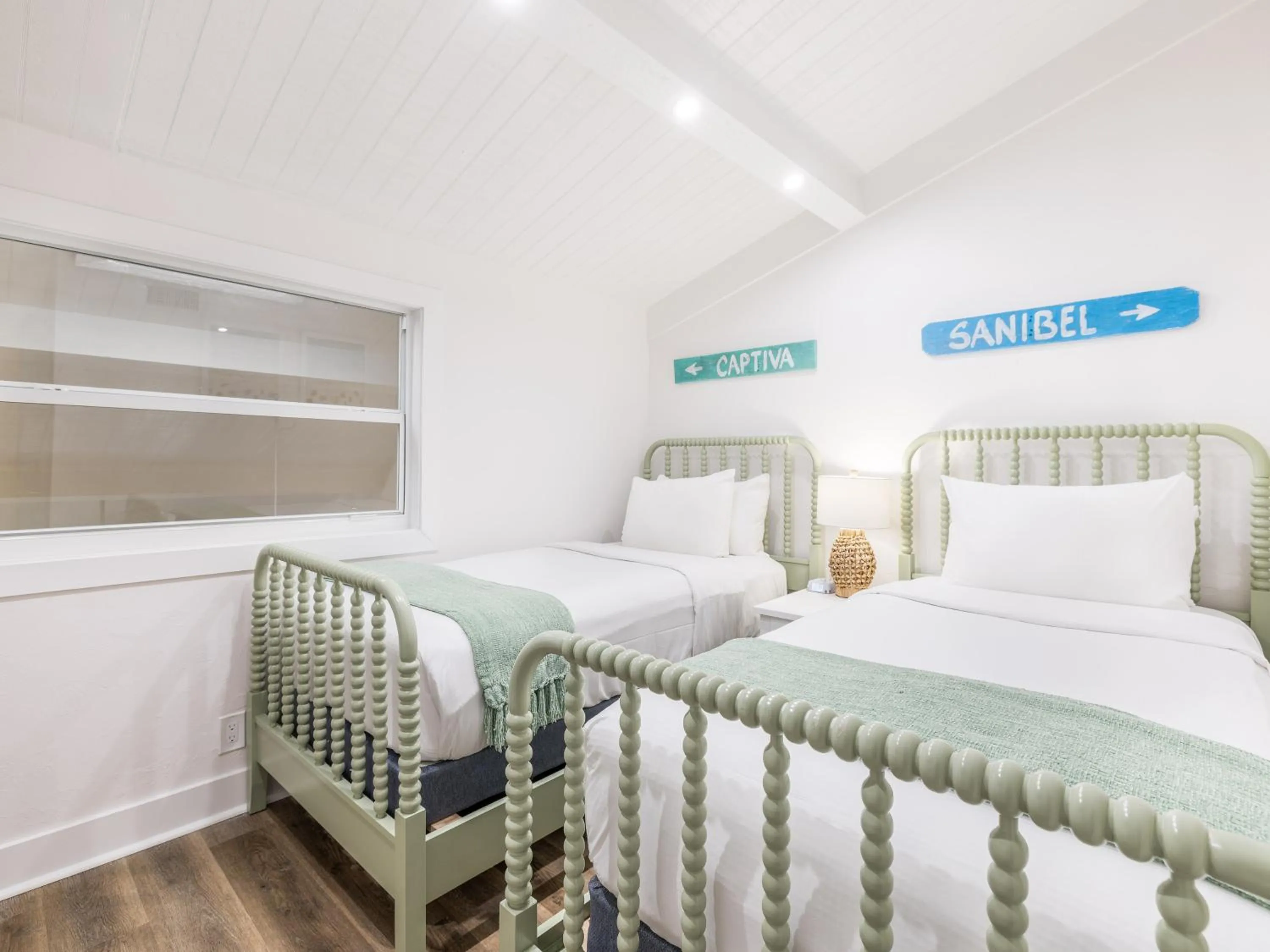 Bedroom, Bed in South Seas