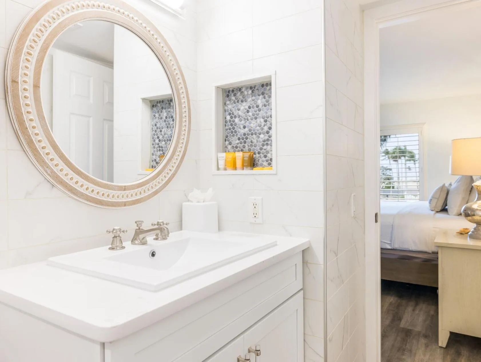 Bathroom, Bed in South Seas