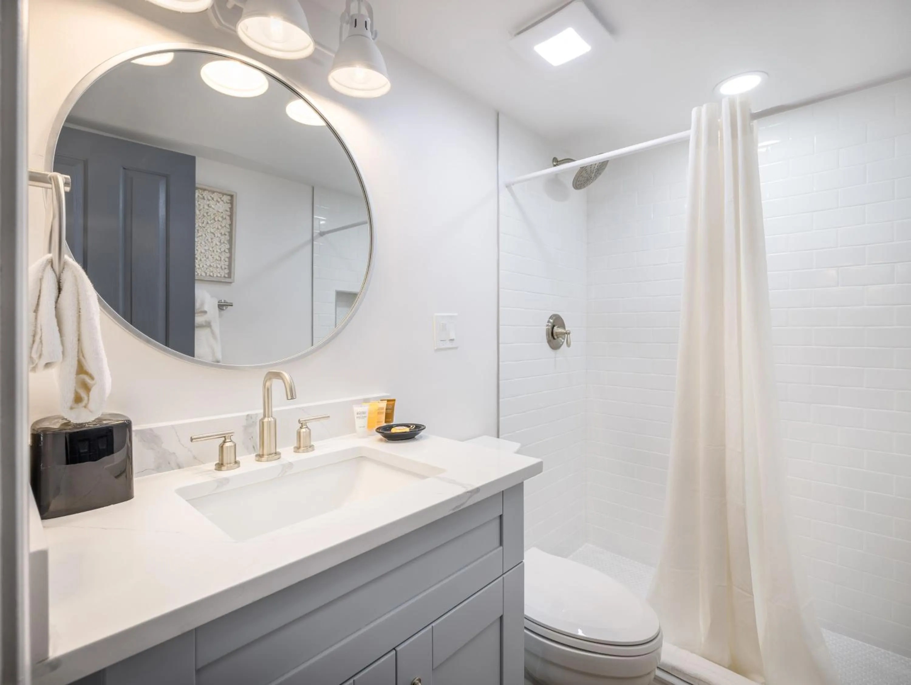 Bathroom in South Seas