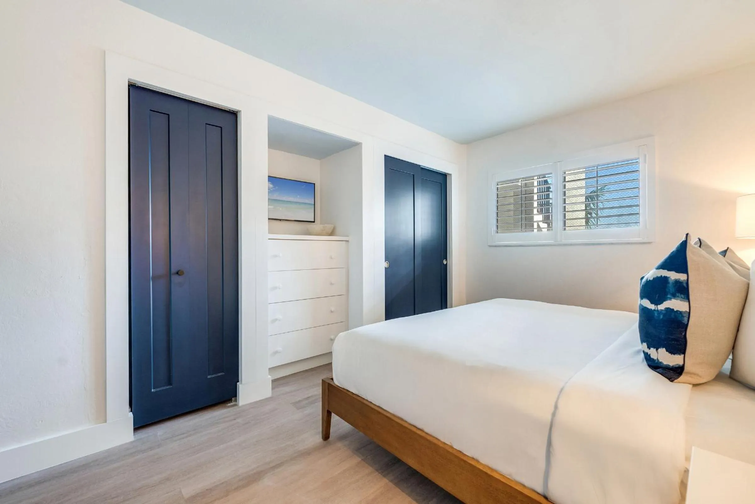 Bedroom, Bed in South Seas