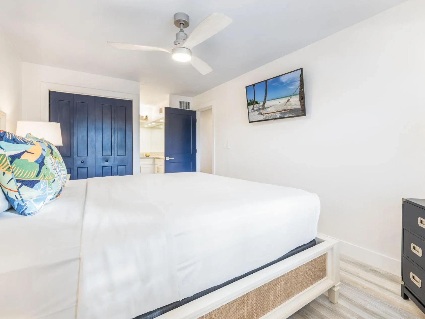 Bedroom, Bed in South Seas