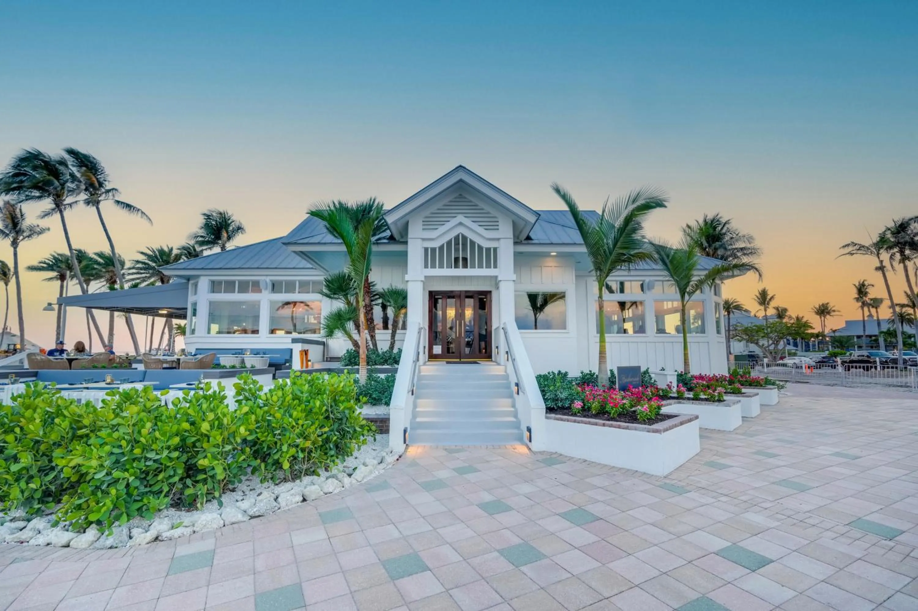 Restaurant/places to eat in South Seas