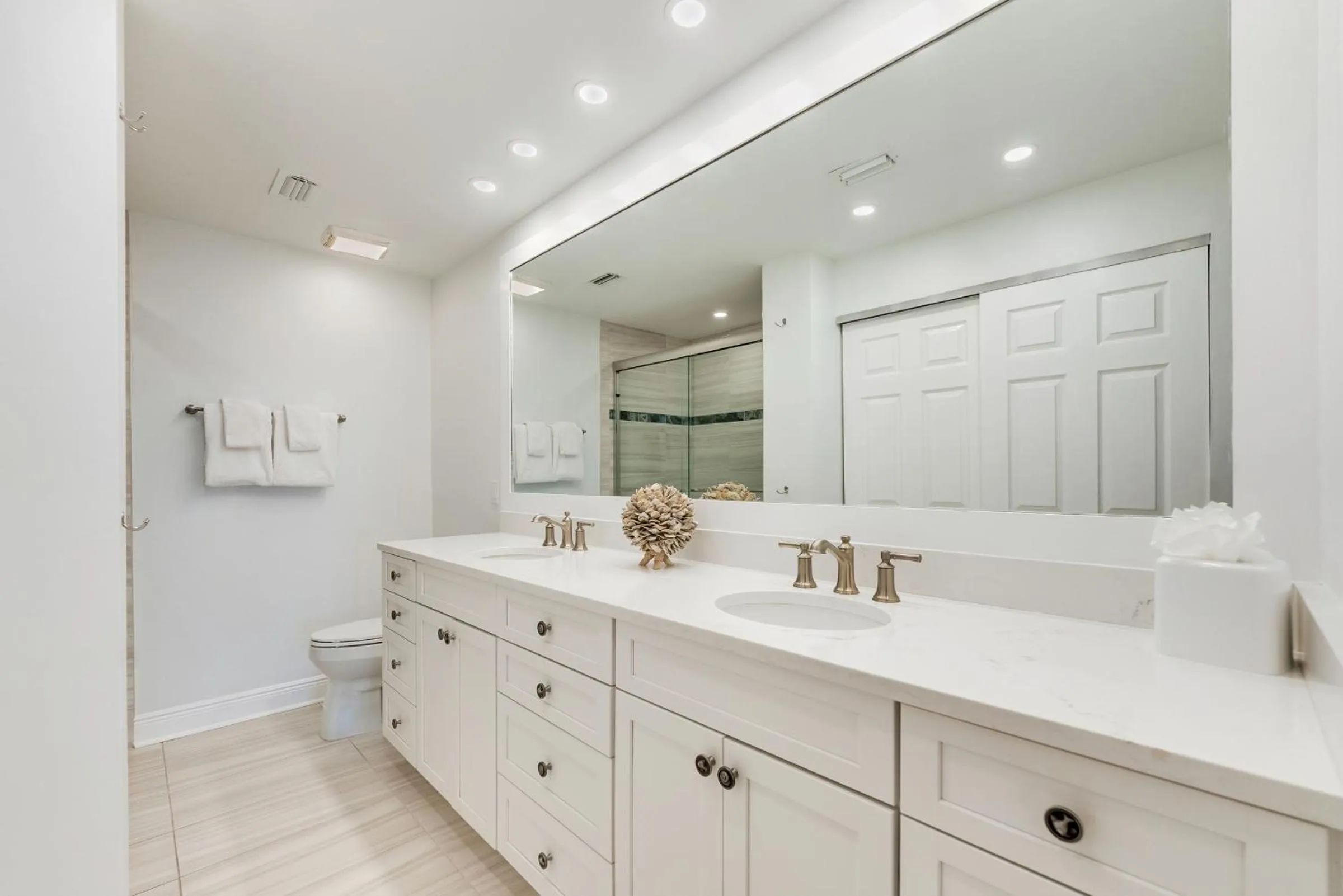 Bathroom in South Seas