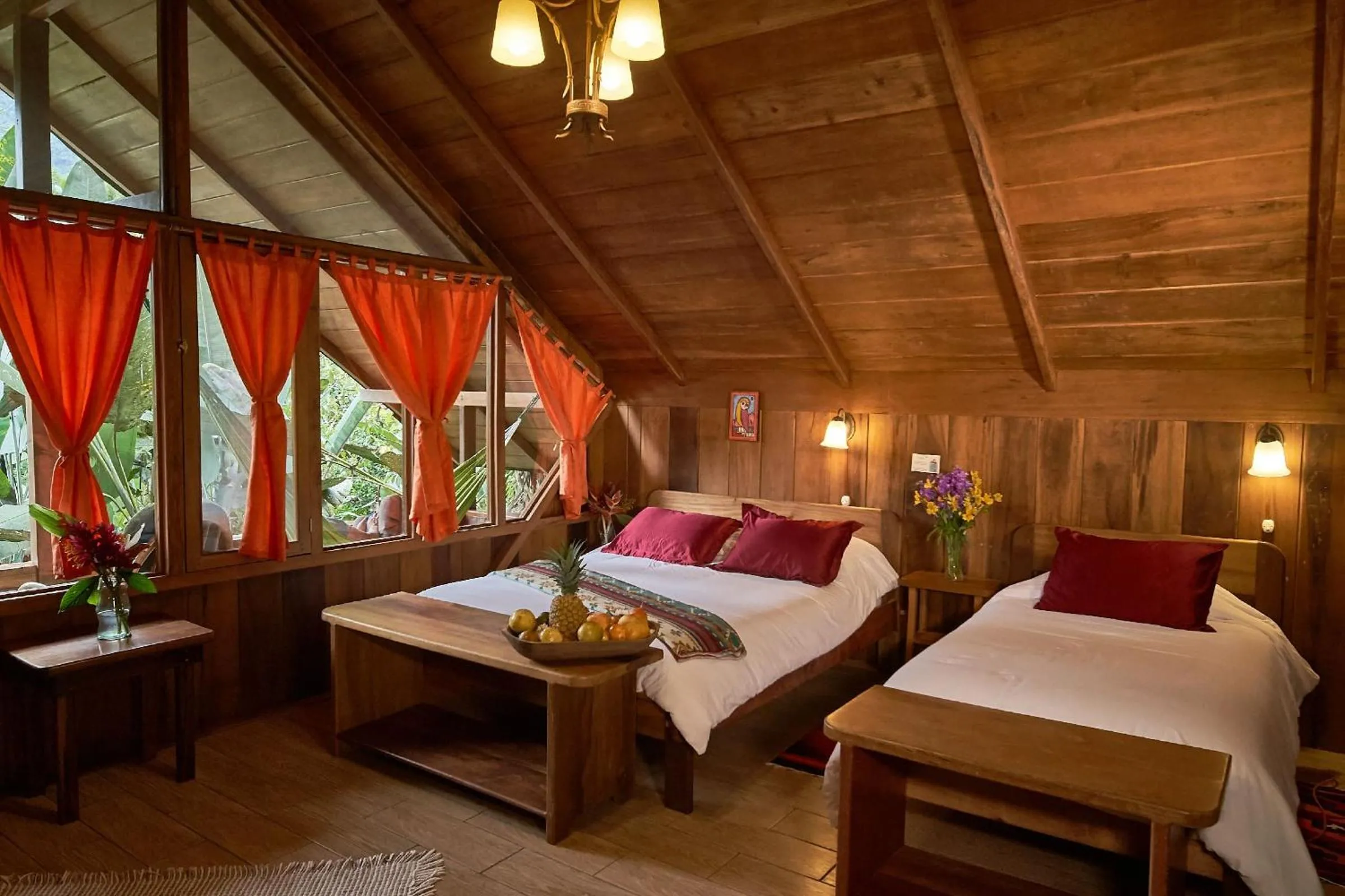 Deluxe Queen Suite in Casa Divina Eco Lodge