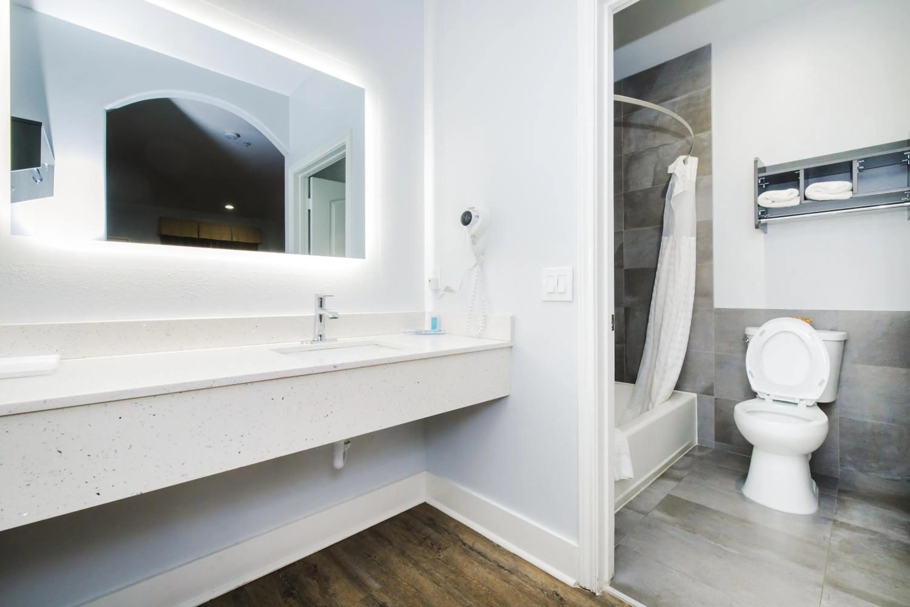 Shower in Palace Inn 290 - Fairbanks