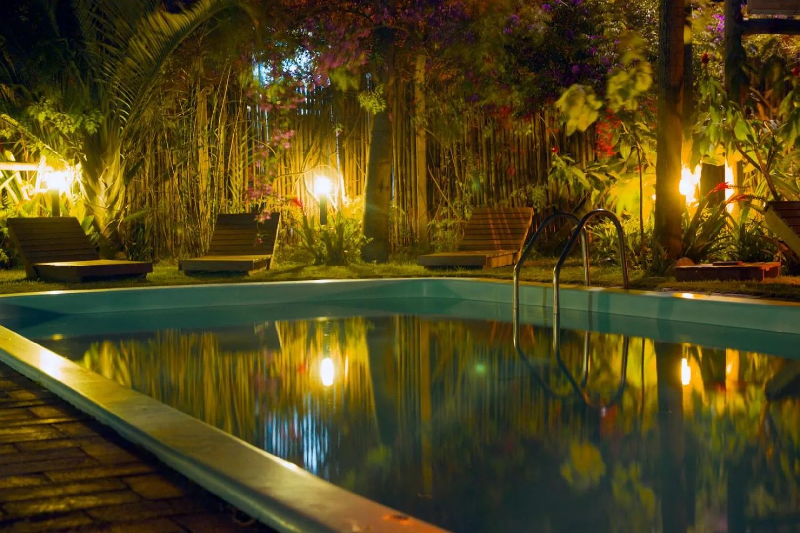 Swimming pool in Pousada Além do Jardim