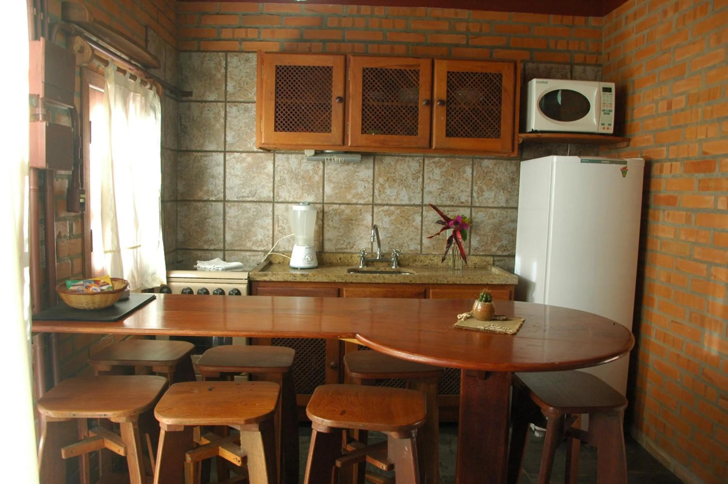 Kitchen or kitchenette in Pousada Além do Jardim