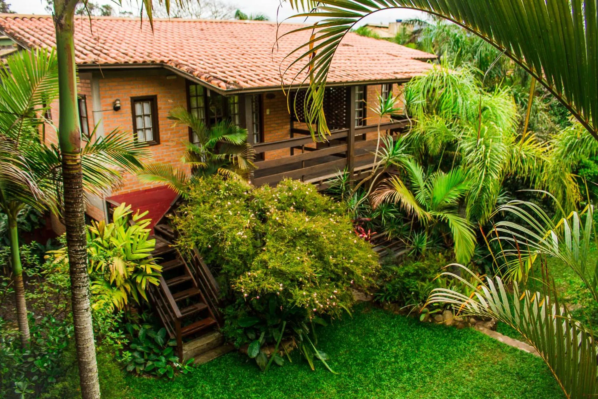 Property building in Pousada Além do Jardim