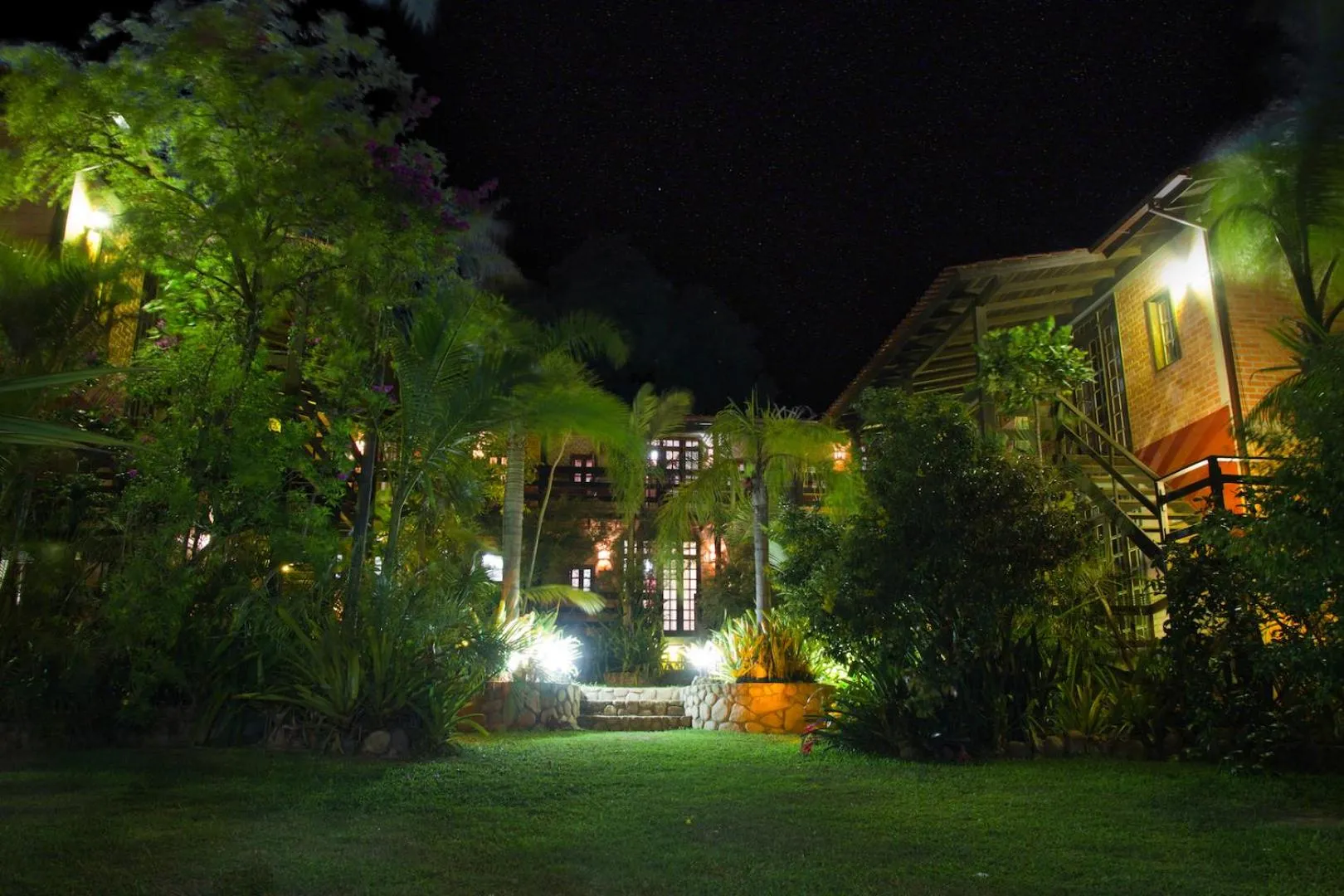 Property building in Pousada Além do Jardim