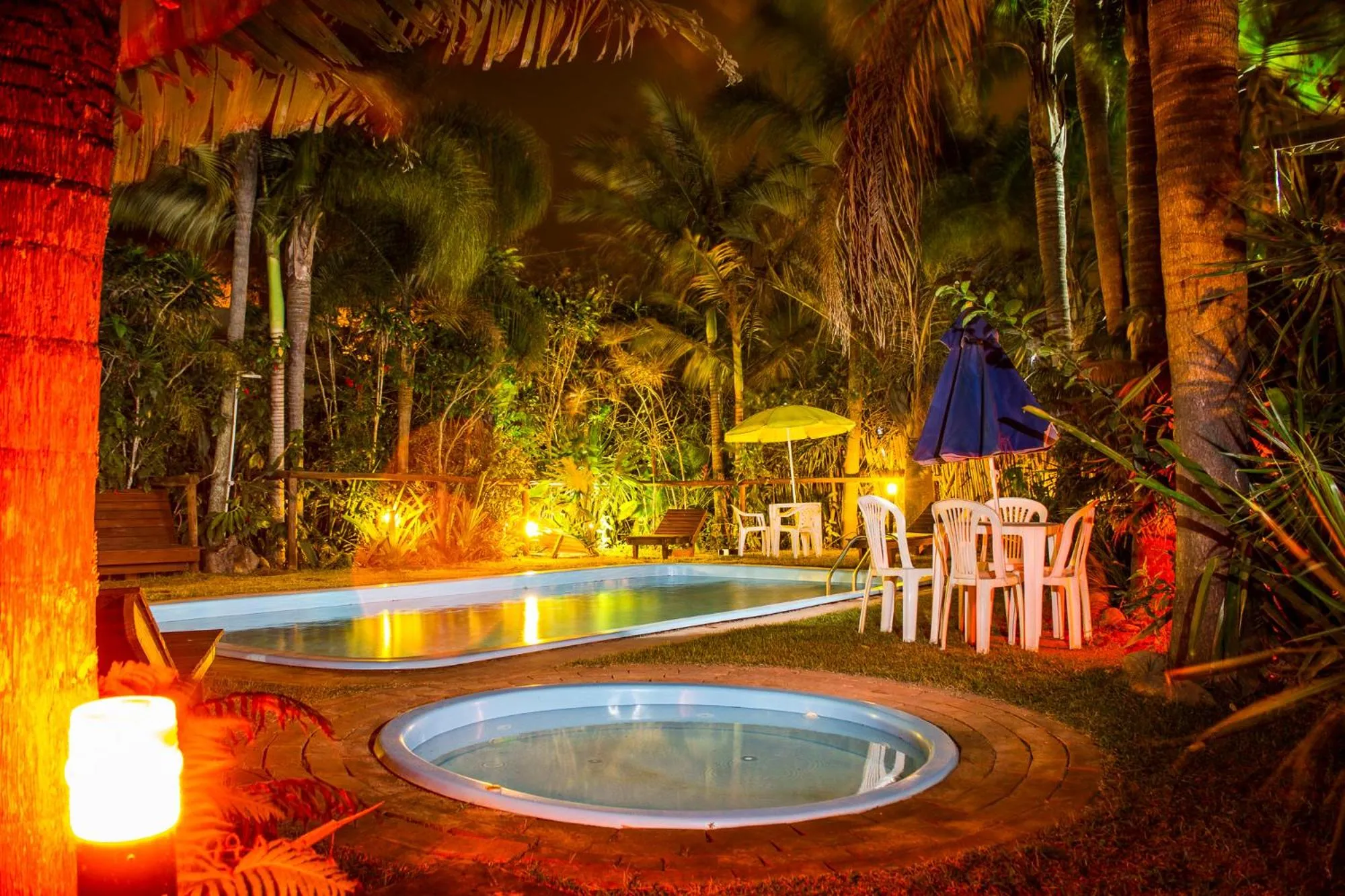 Swimming pool in Pousada Além do Jardim