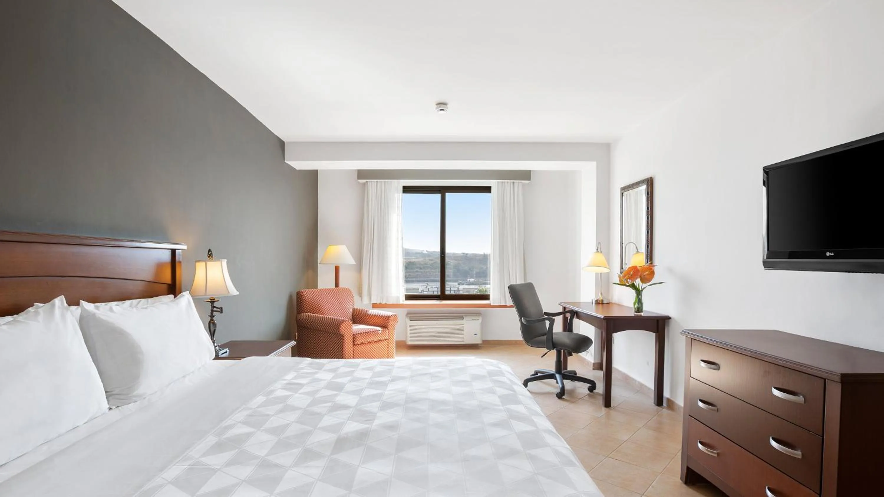 Photo of the whole room, Bed in Holiday Inn Panama Canal by IHG